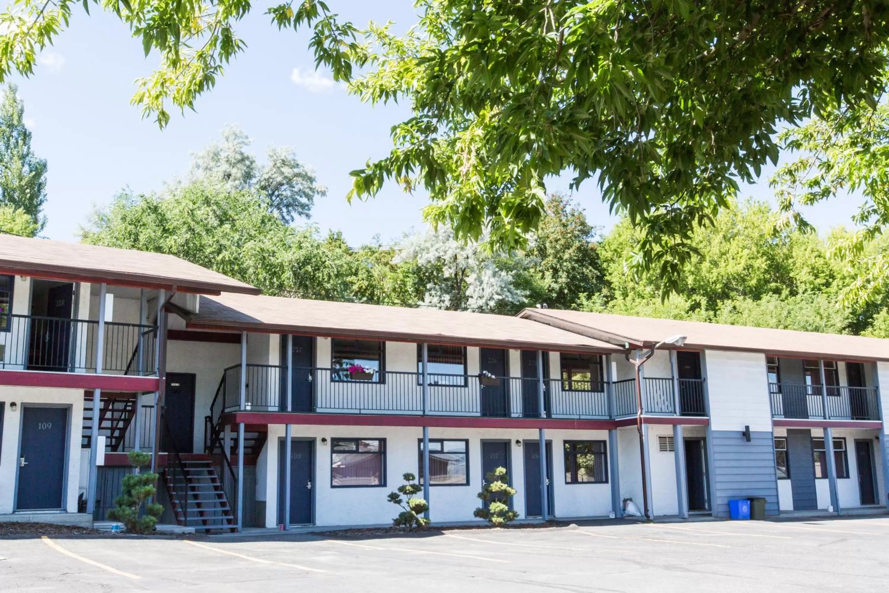 Property building in Grandview Motel