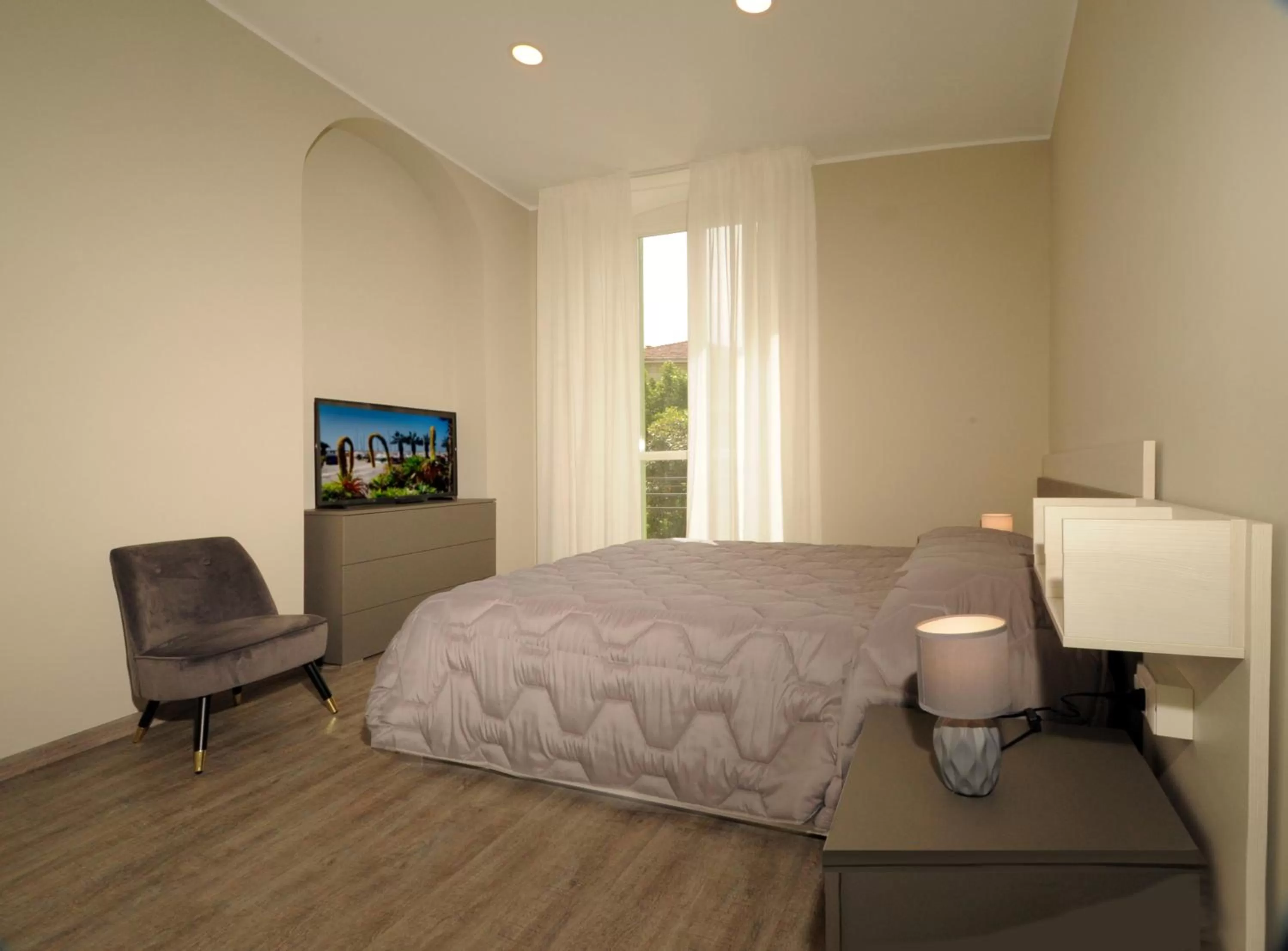 Bedroom, Bed in Hotel Alexander & Spa