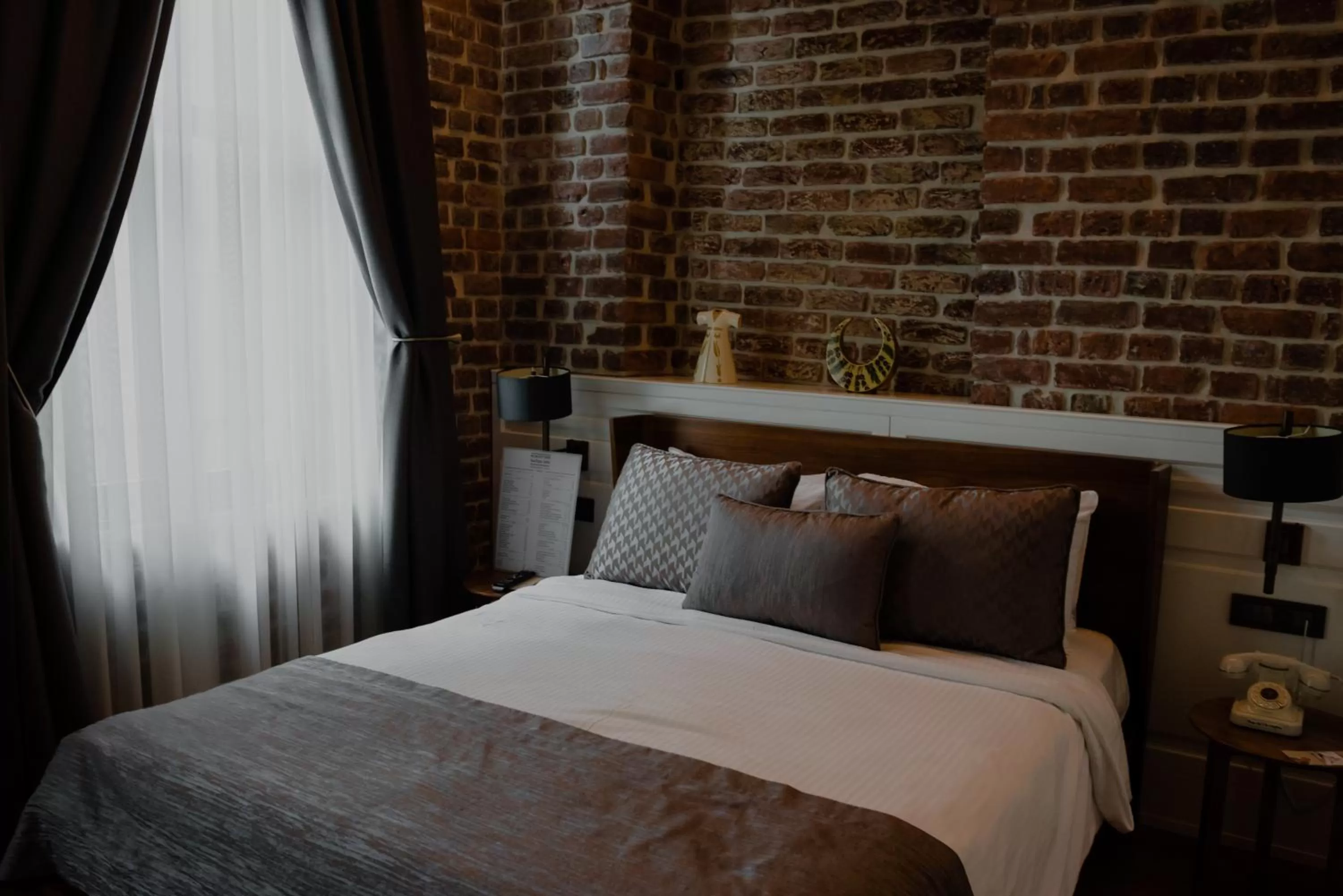 Massage, Bed in Hotel Miniature - Ottoman Mansion