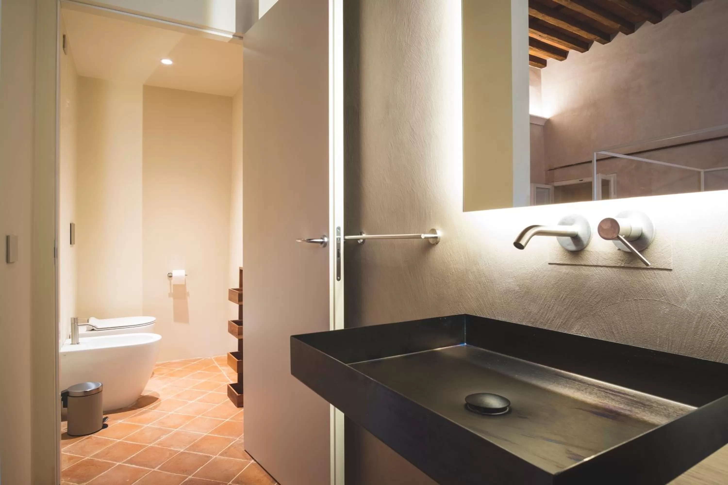 Toilet in Badia Giulia Prestigious Historical B&B, Camaiore - Adults Only - No Pets
