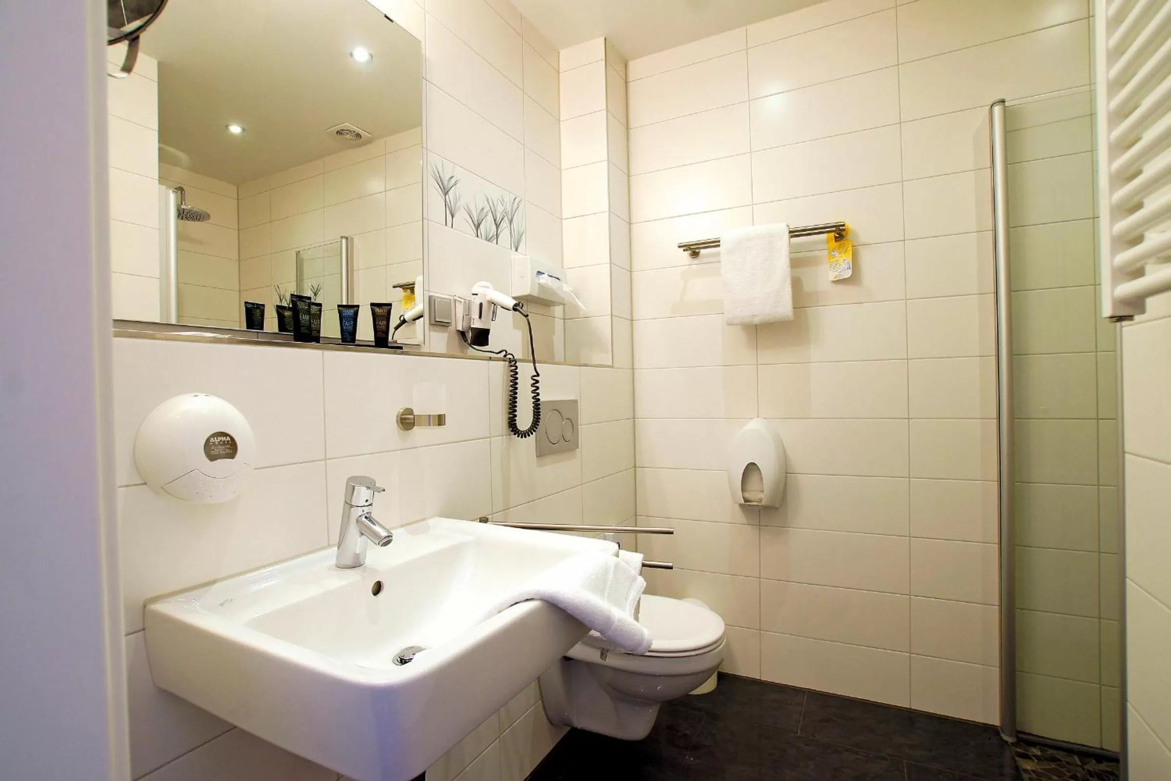 Bathroom in Hotel Deutsches Haus