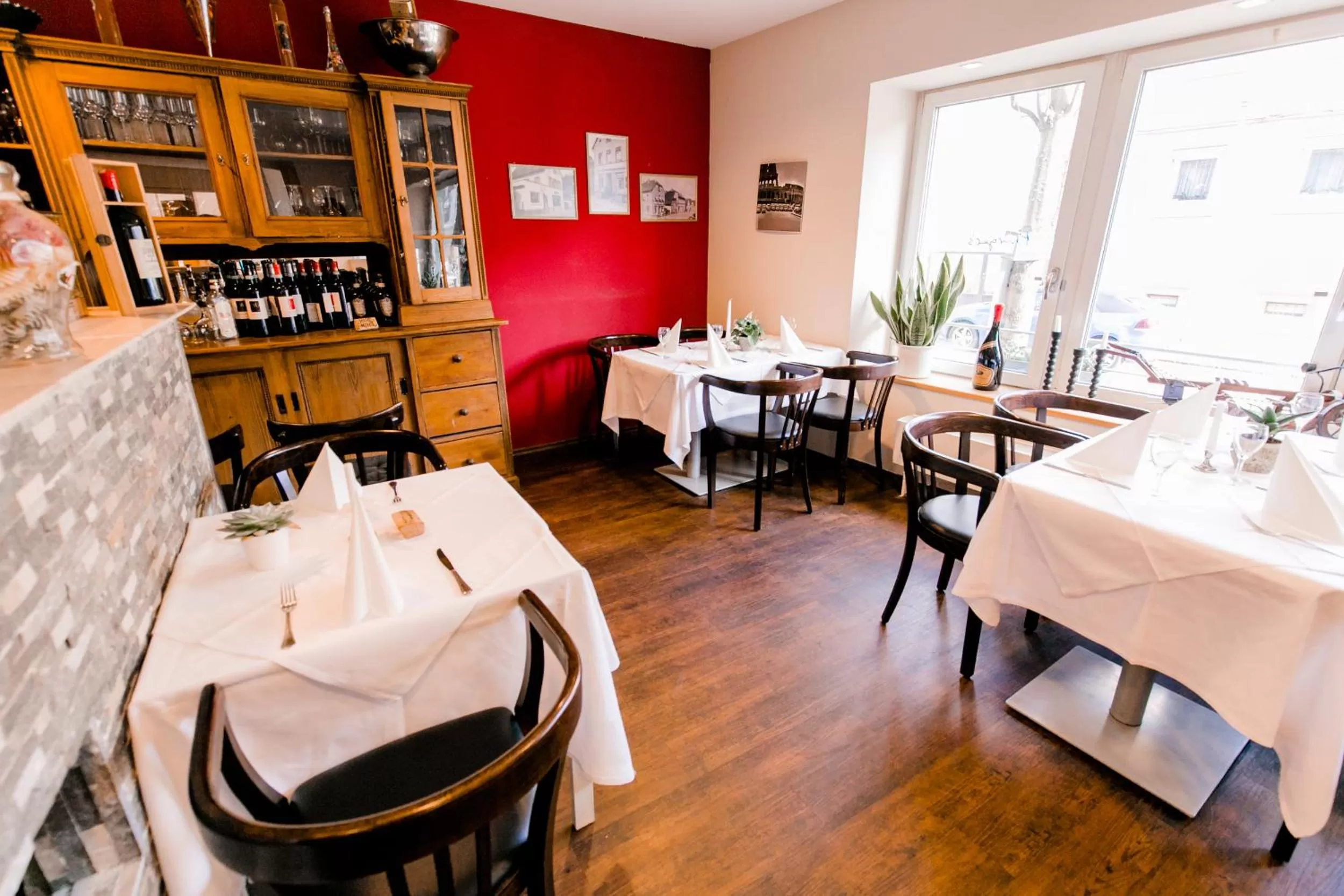 Restaurant/places to eat in Burgers Hotel