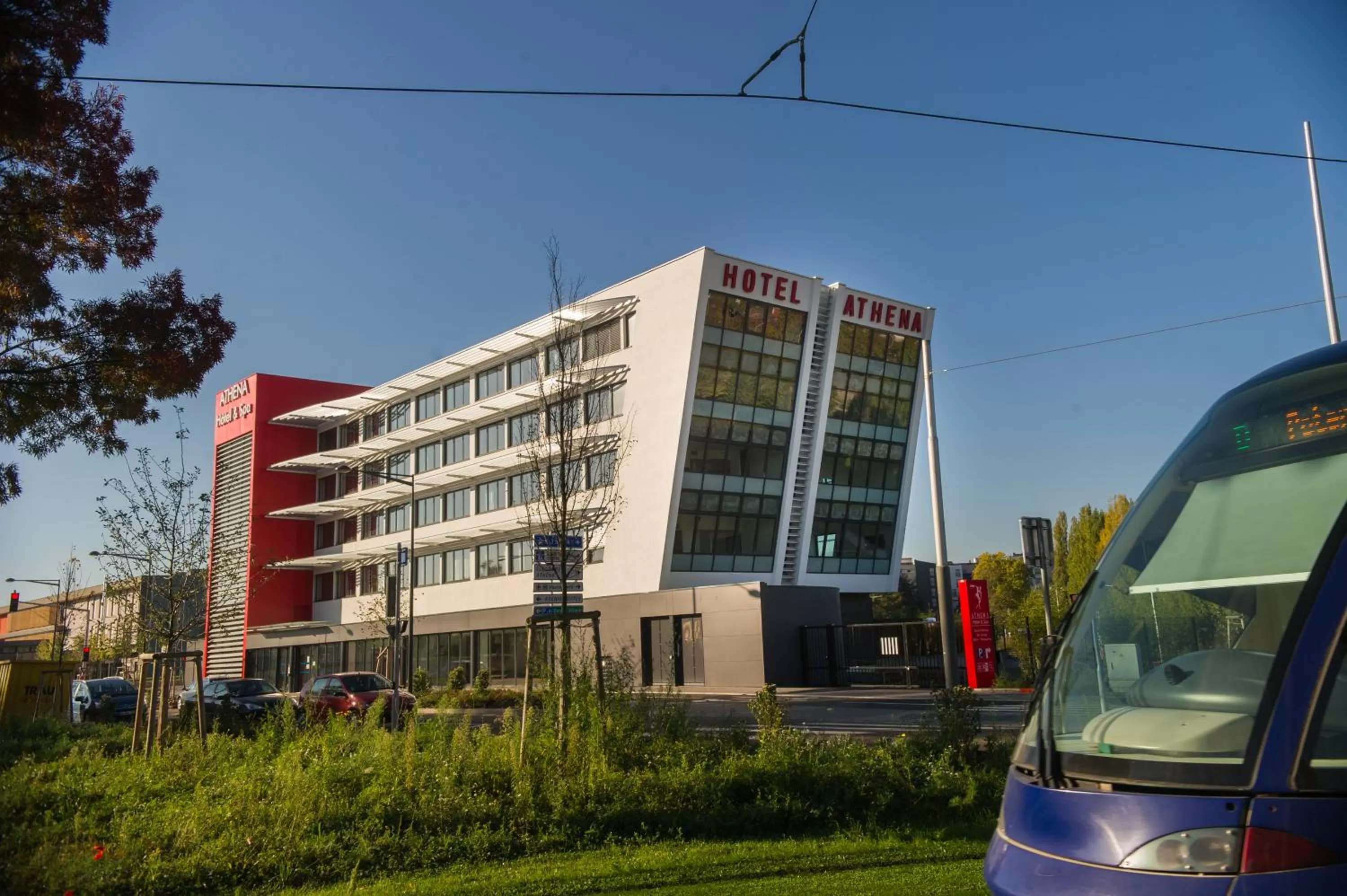 Facade/entrance in Hôtel Restaurant Athena Spa