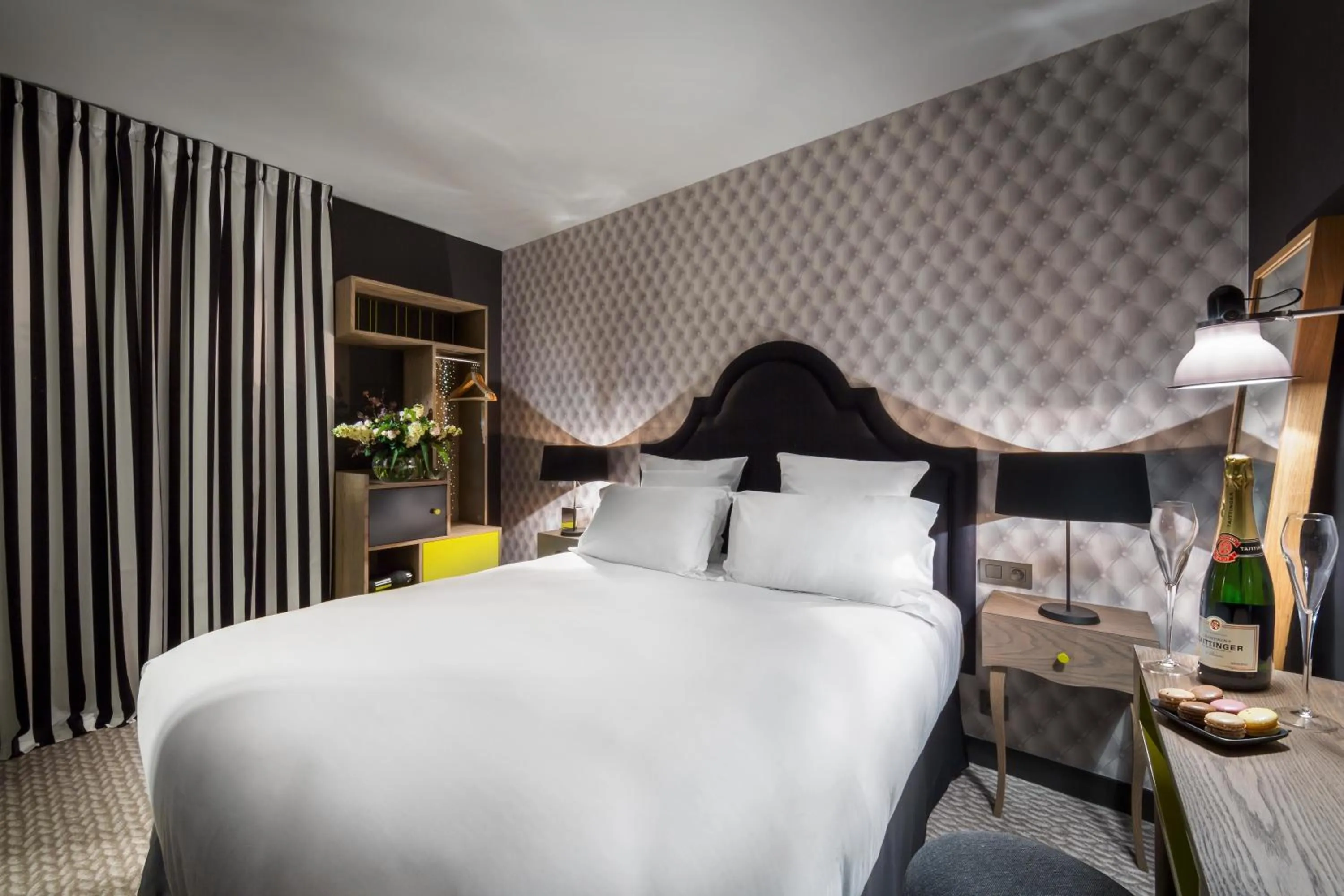 Photo of the whole room, Bed in Hôtel La Parizienne - Proche Montparnasse