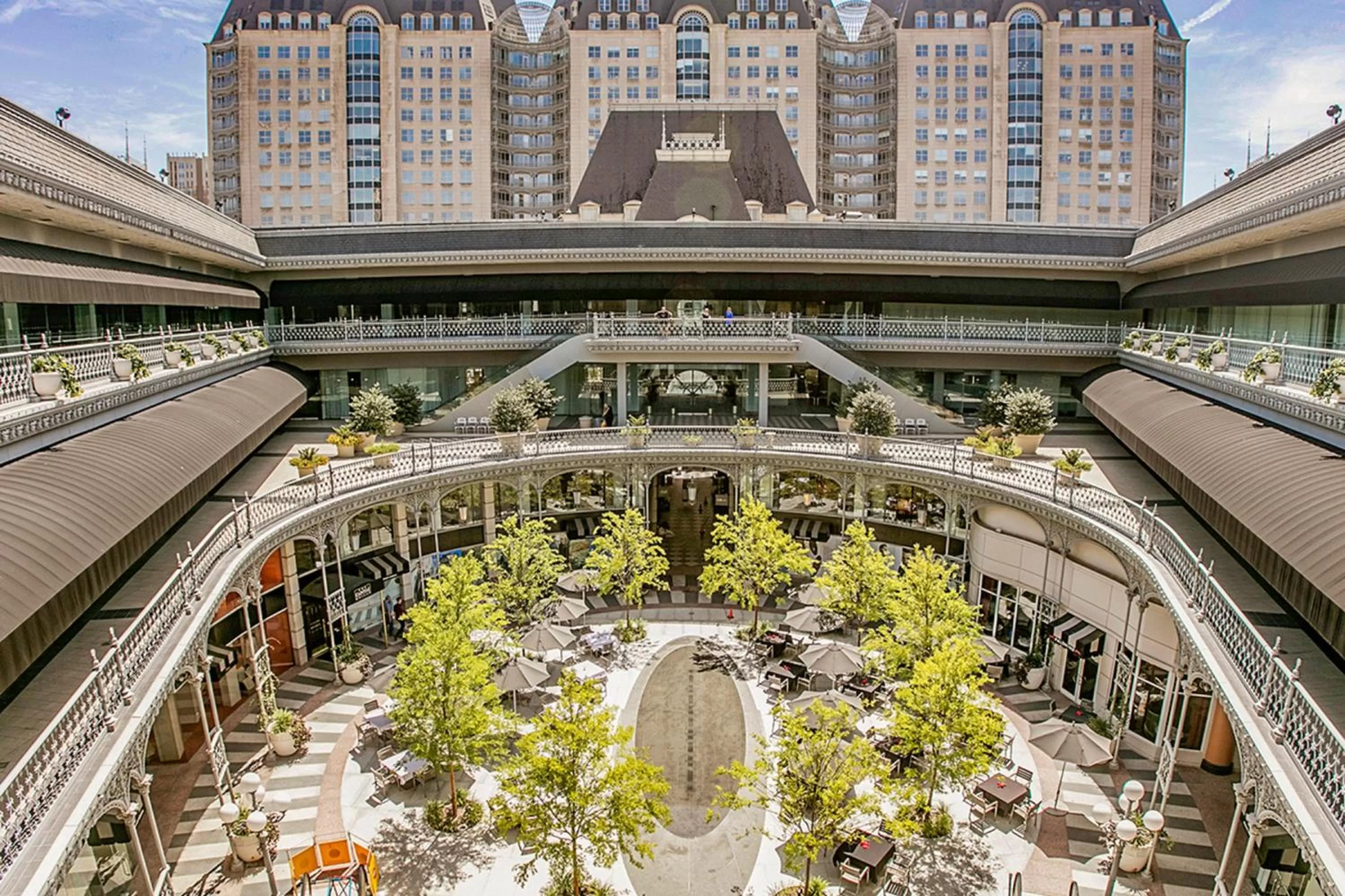 Area and facilities in Hotel Crescent Court