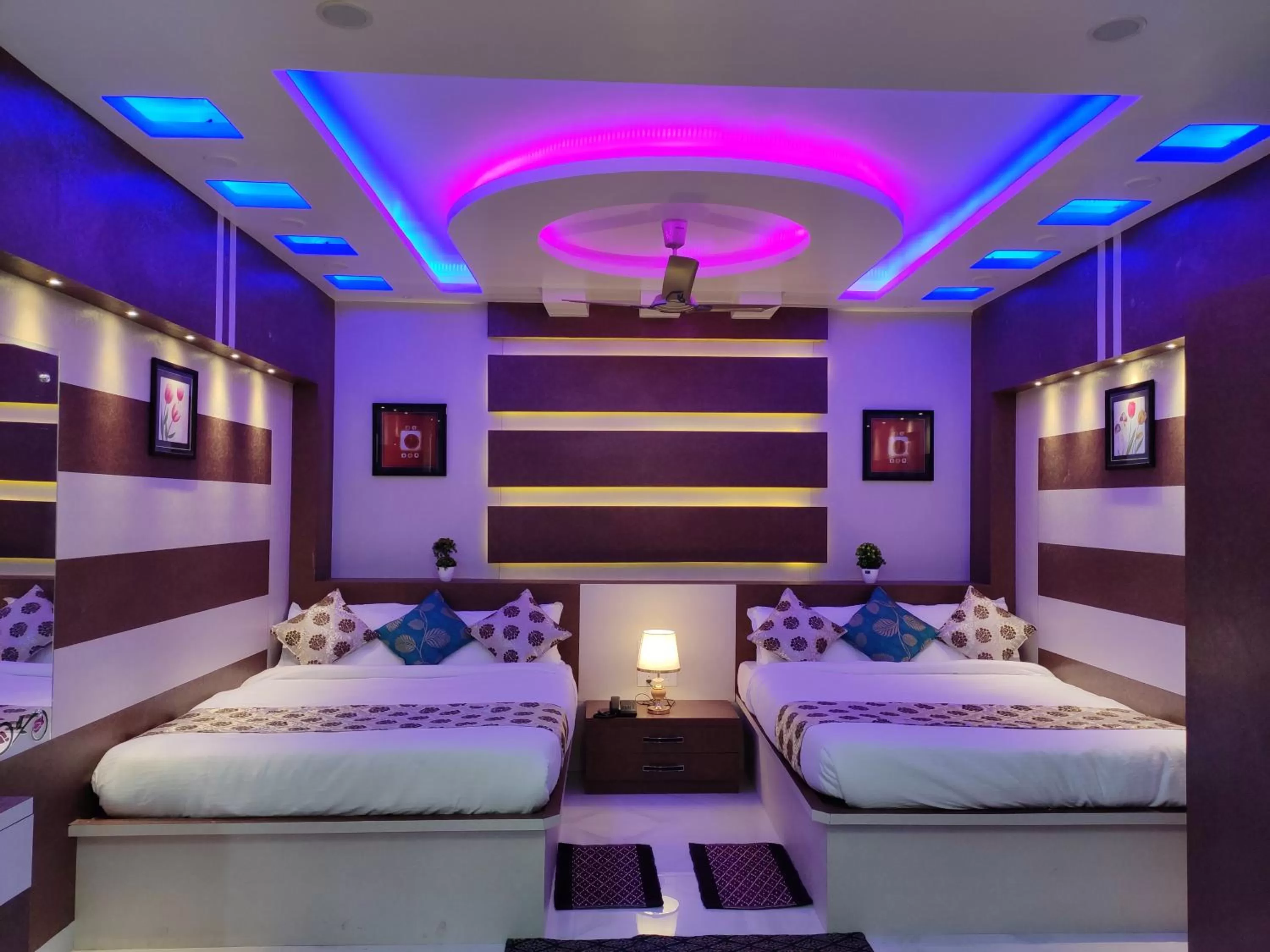 Bed in HOTEL CENTRAL SQUARE "A Couple Friendly Hotel"