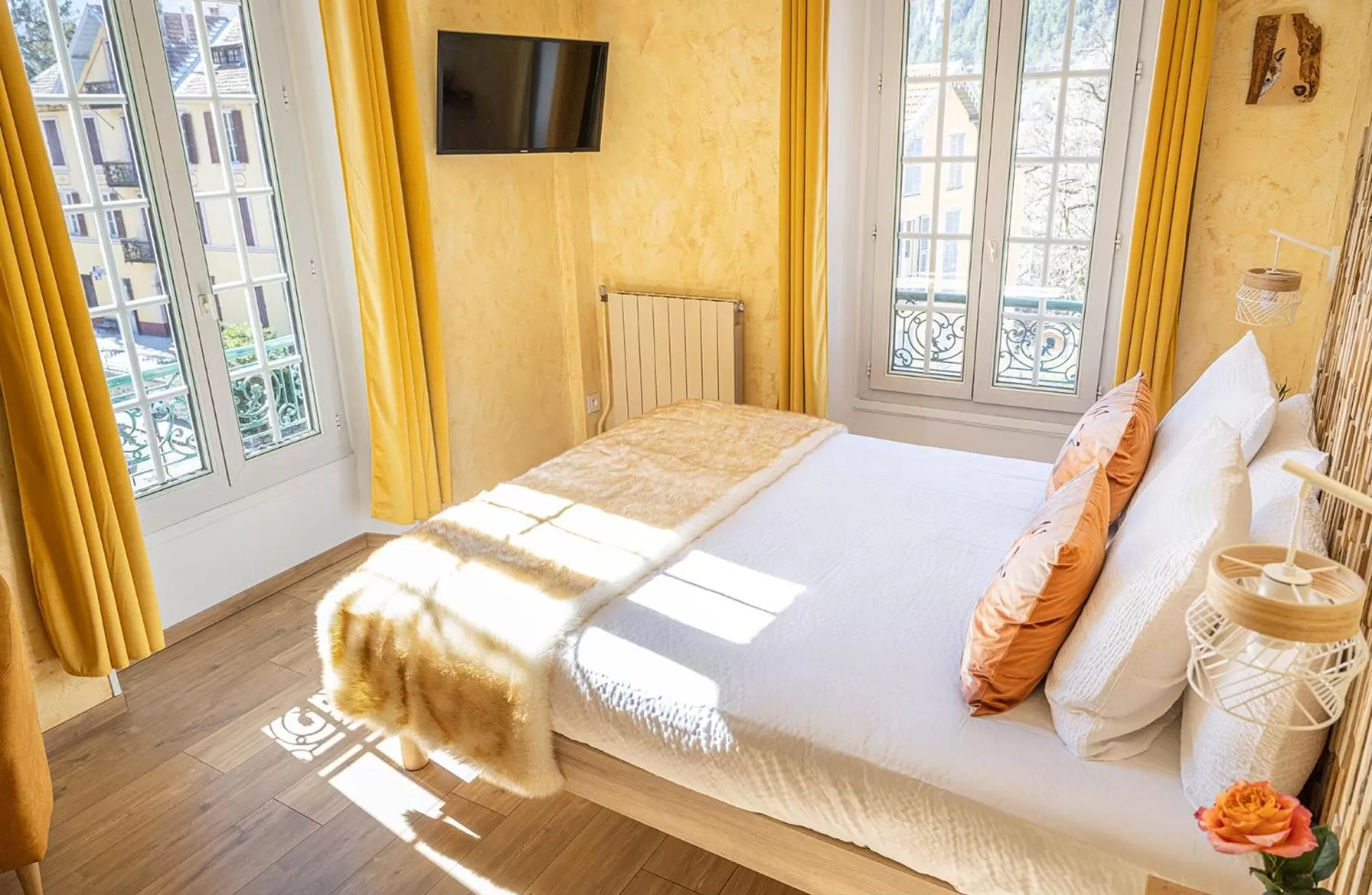 Bed in Hotel La Bonne Auberge