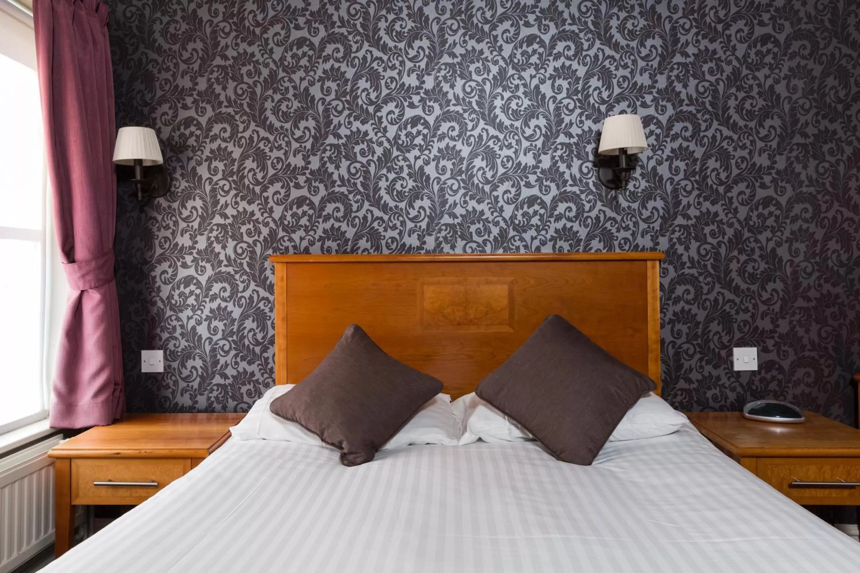 Double Room in The Dog & Bear Hotel Double Room in The Dog & Bear Hotel