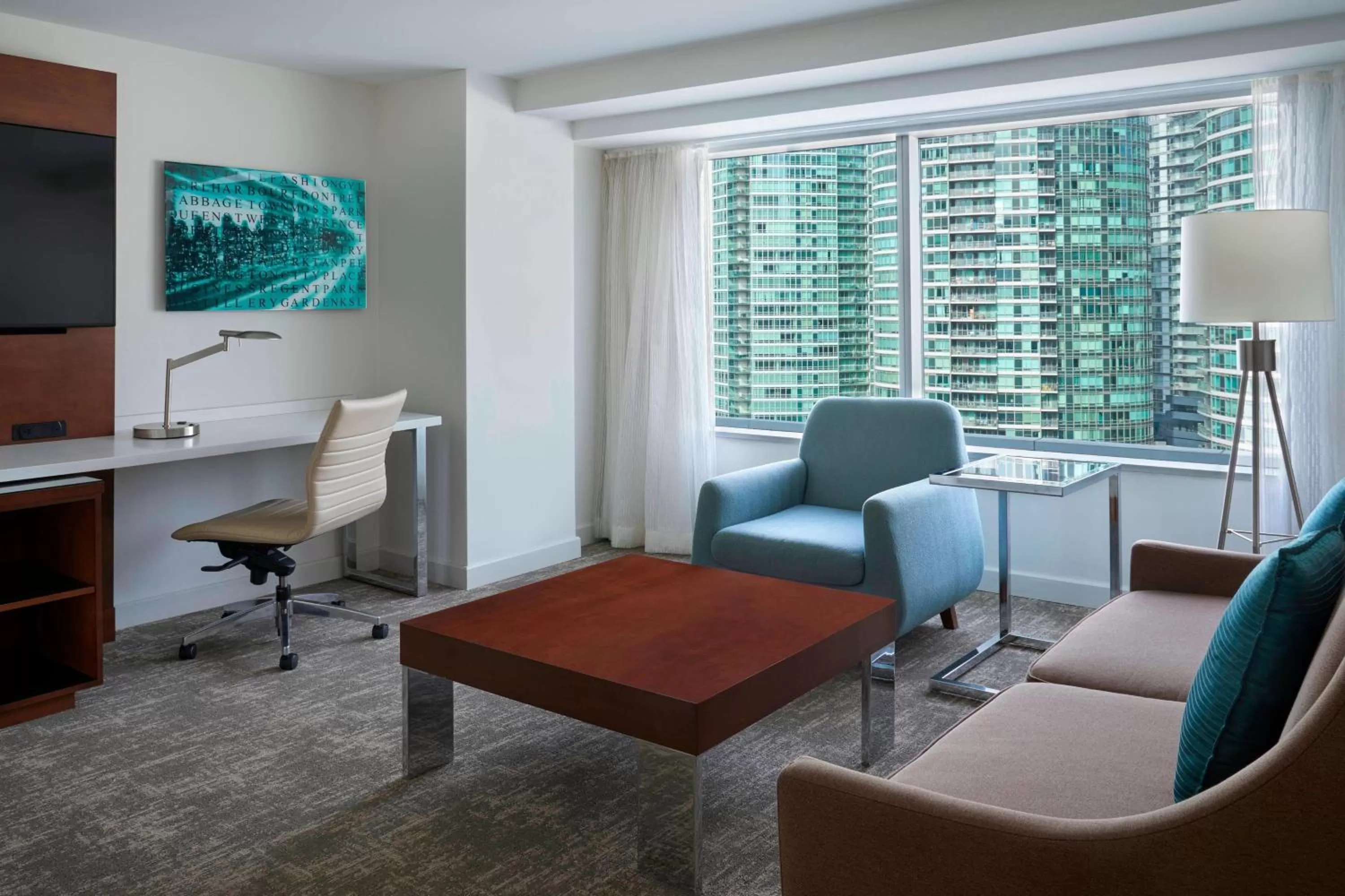 Living room in Toronto Marriott City Centre Hotel