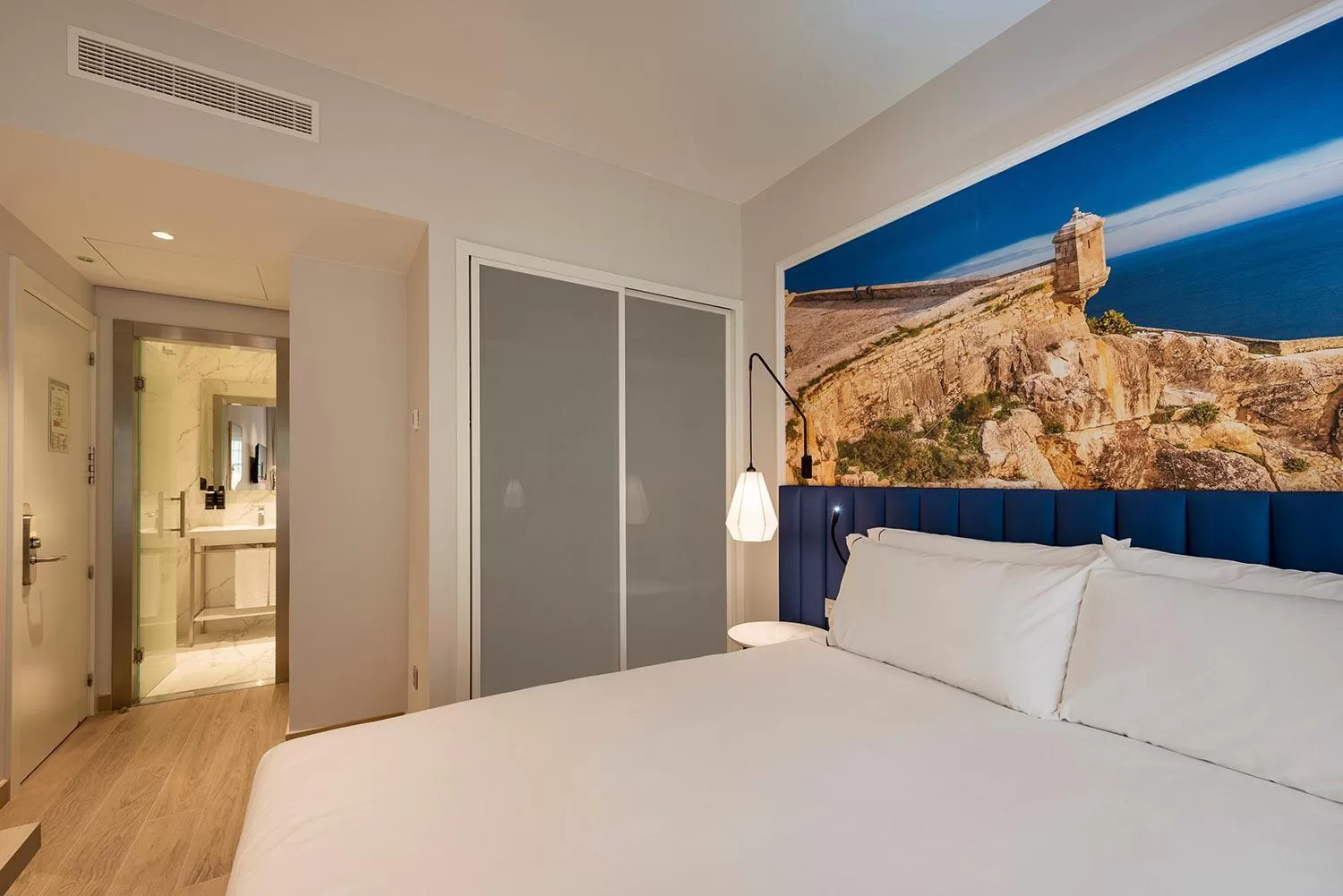 Bed in Eurostars Mediterranea Plaza