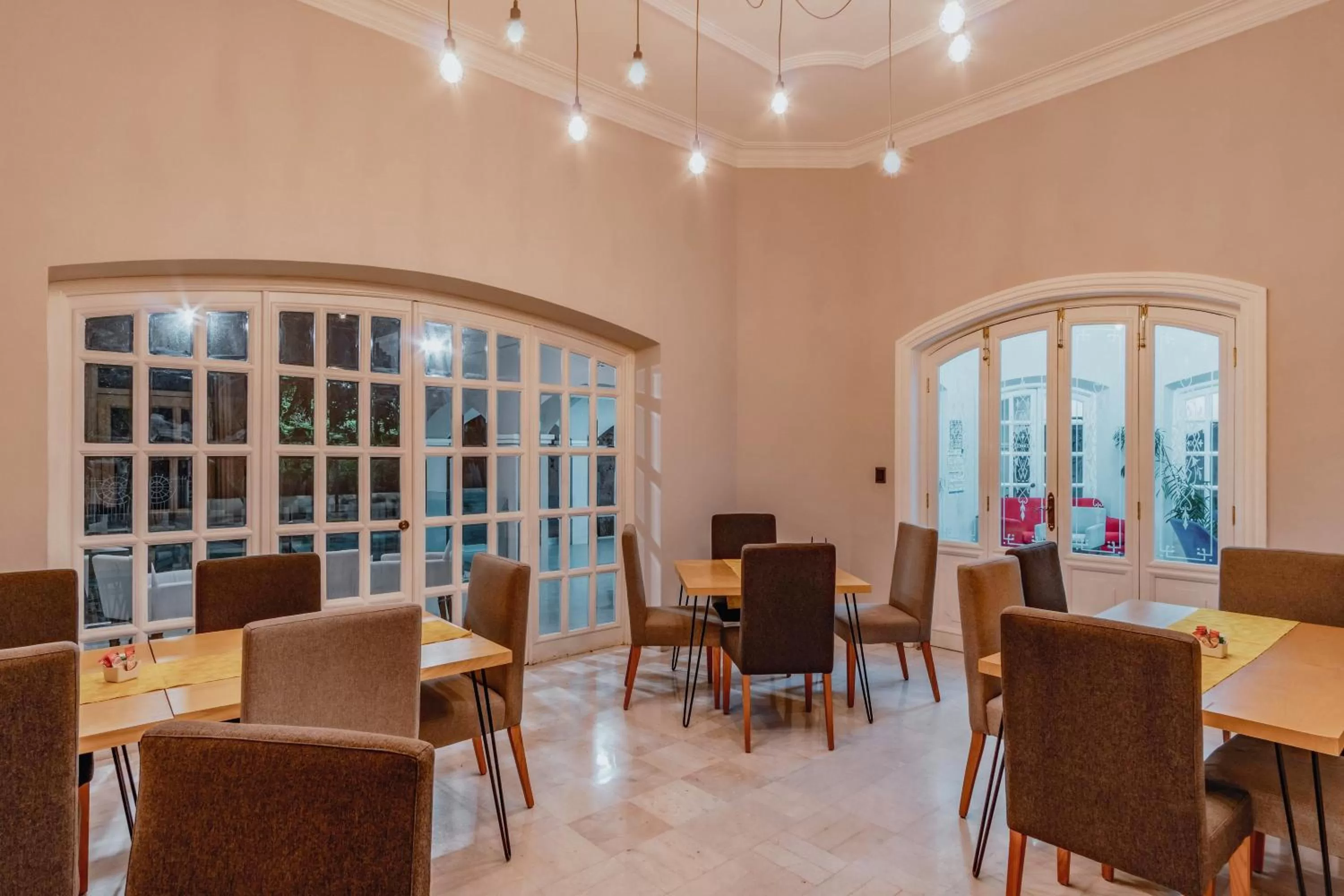 Restaurant/places to eat in Chanpaal Hotel Boutique - Only Adults