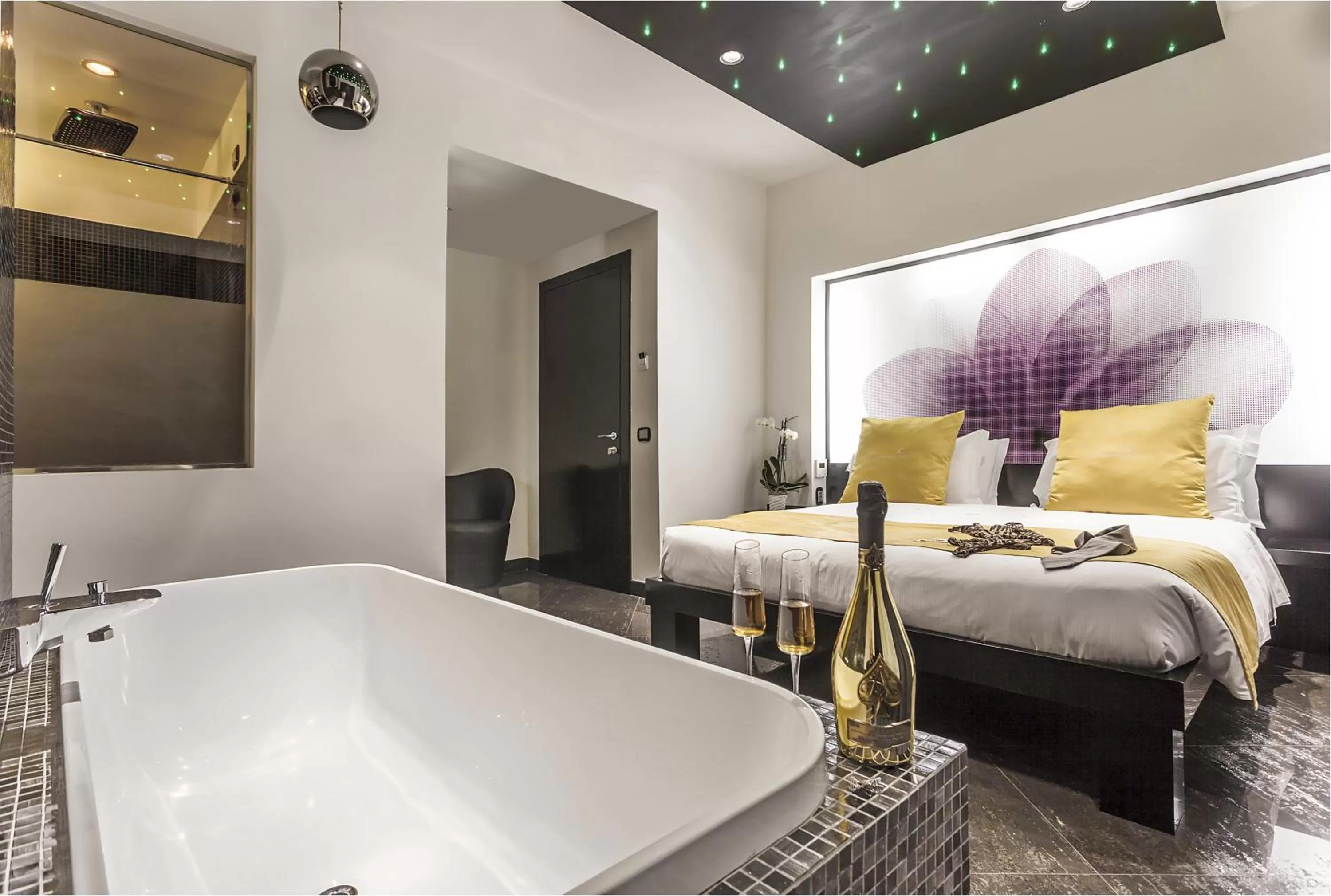 Bedroom, Bed in JC Hotel