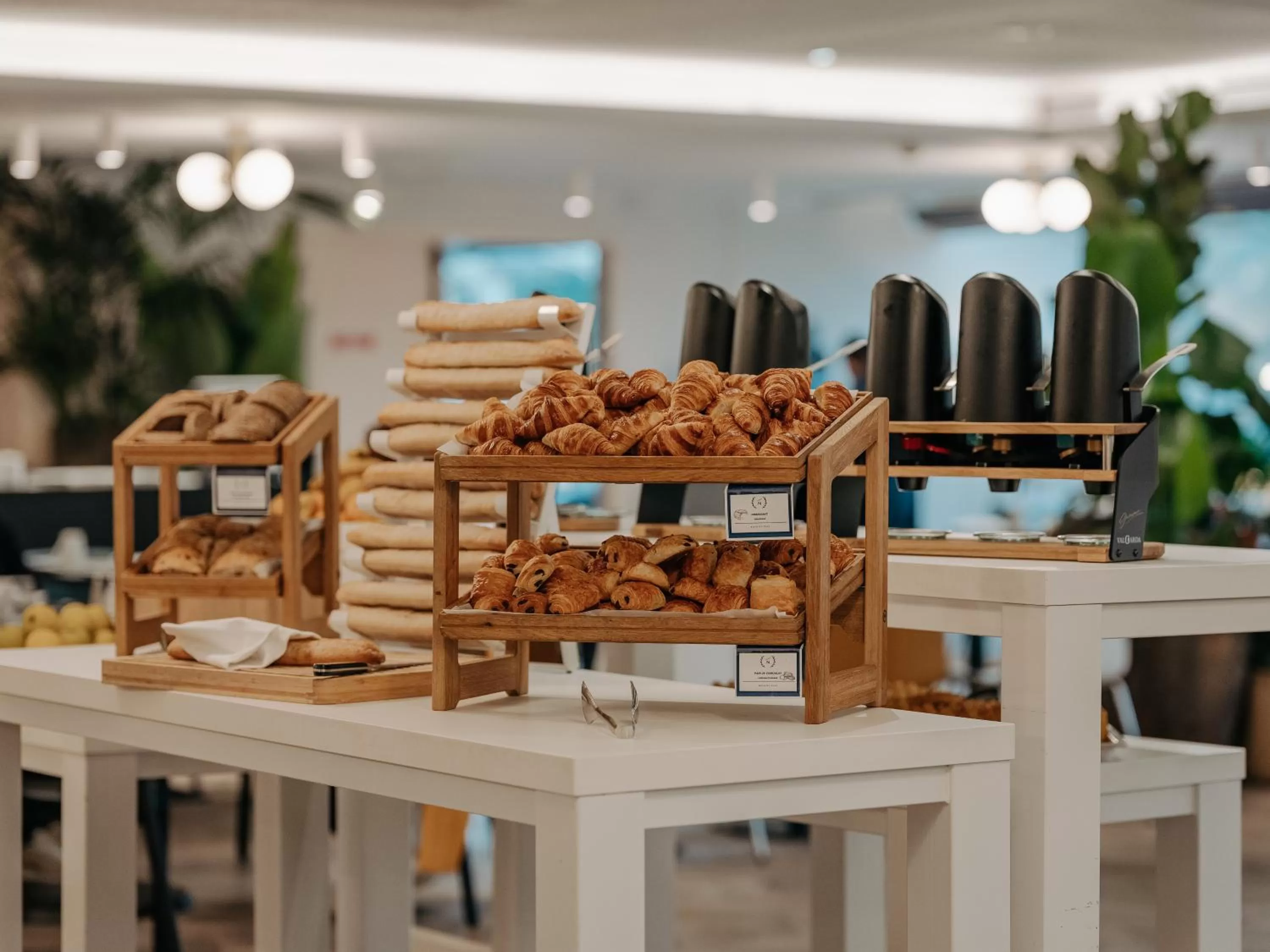 Restaurant/places to eat in Novotel Paris Centre Tour Eiffel