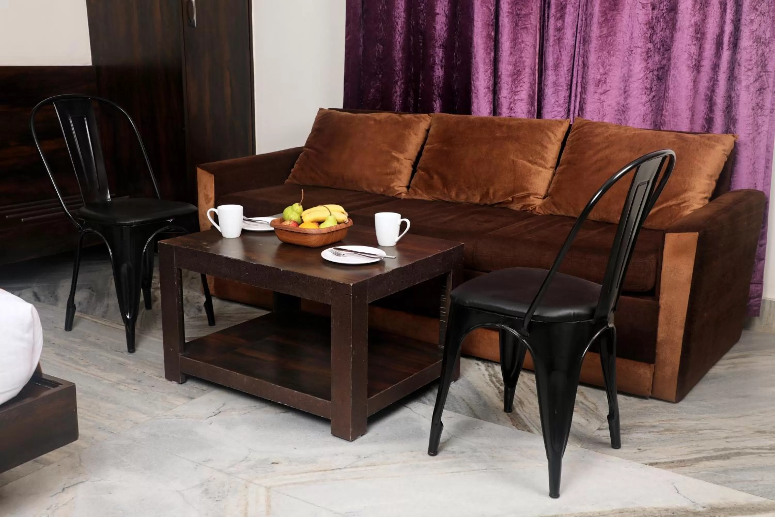 Photo of the whole room, Seating Area in Hotel Planet Four