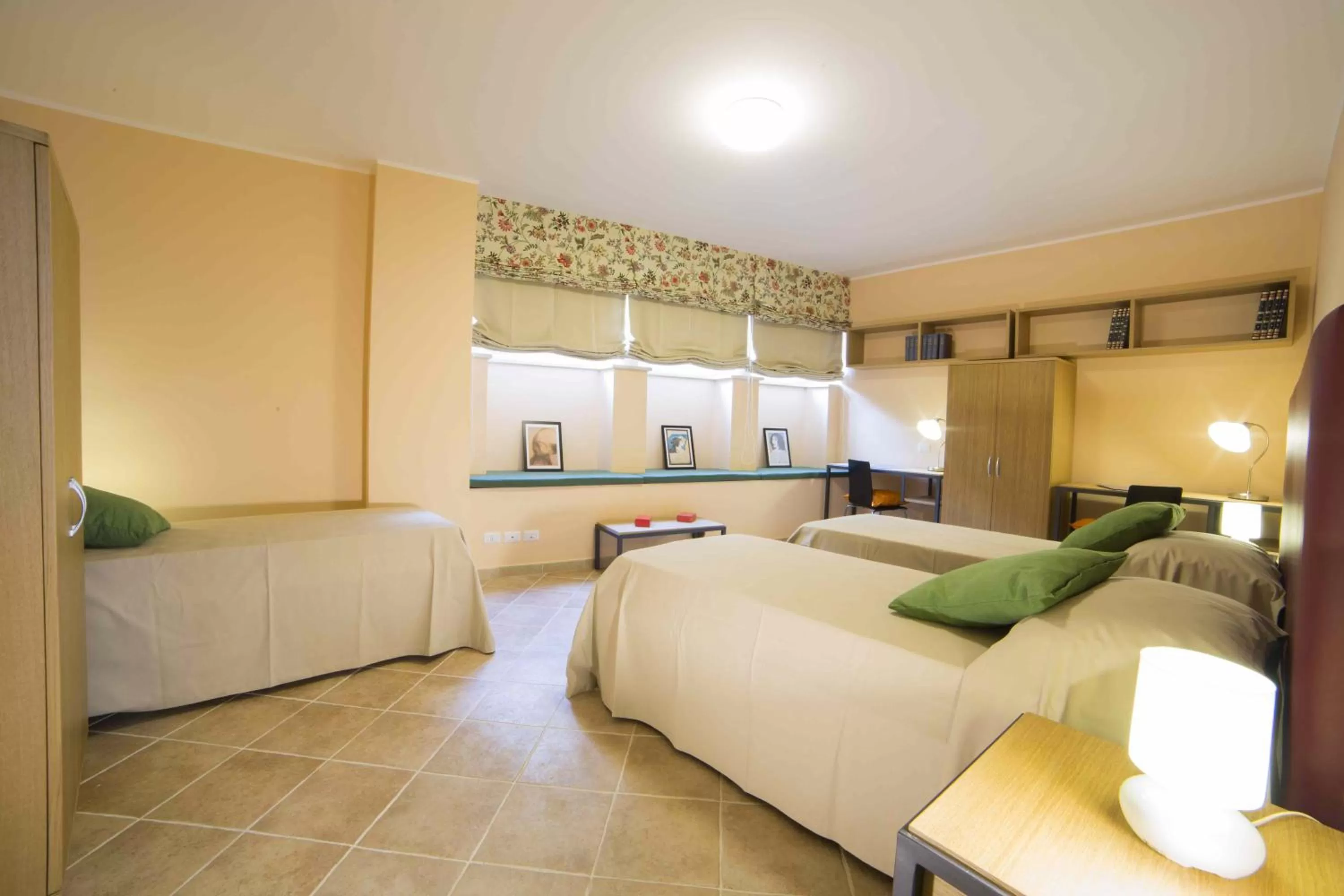 Spring, Bed in Dimora De Mauro