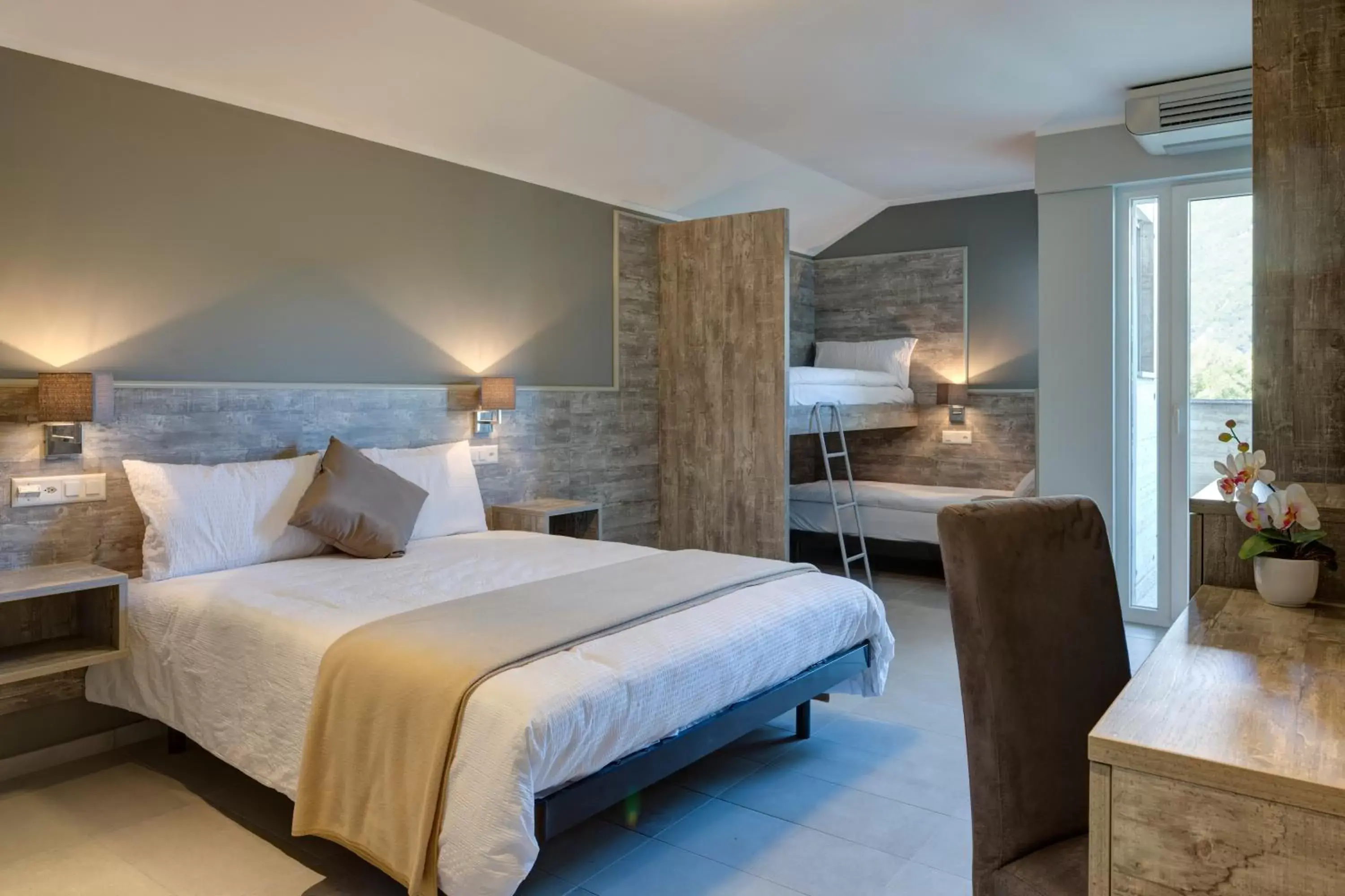 Premium Quadruple Room in Hotel Liberty Self Check-In Premium Quadruple Room in Hotel Liberty Self Check-In