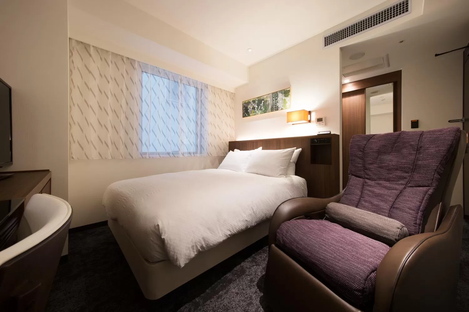 Bed in HOTEL FORZA HAKATAEKI CHIKUSHI-GUCHI Ⅰ