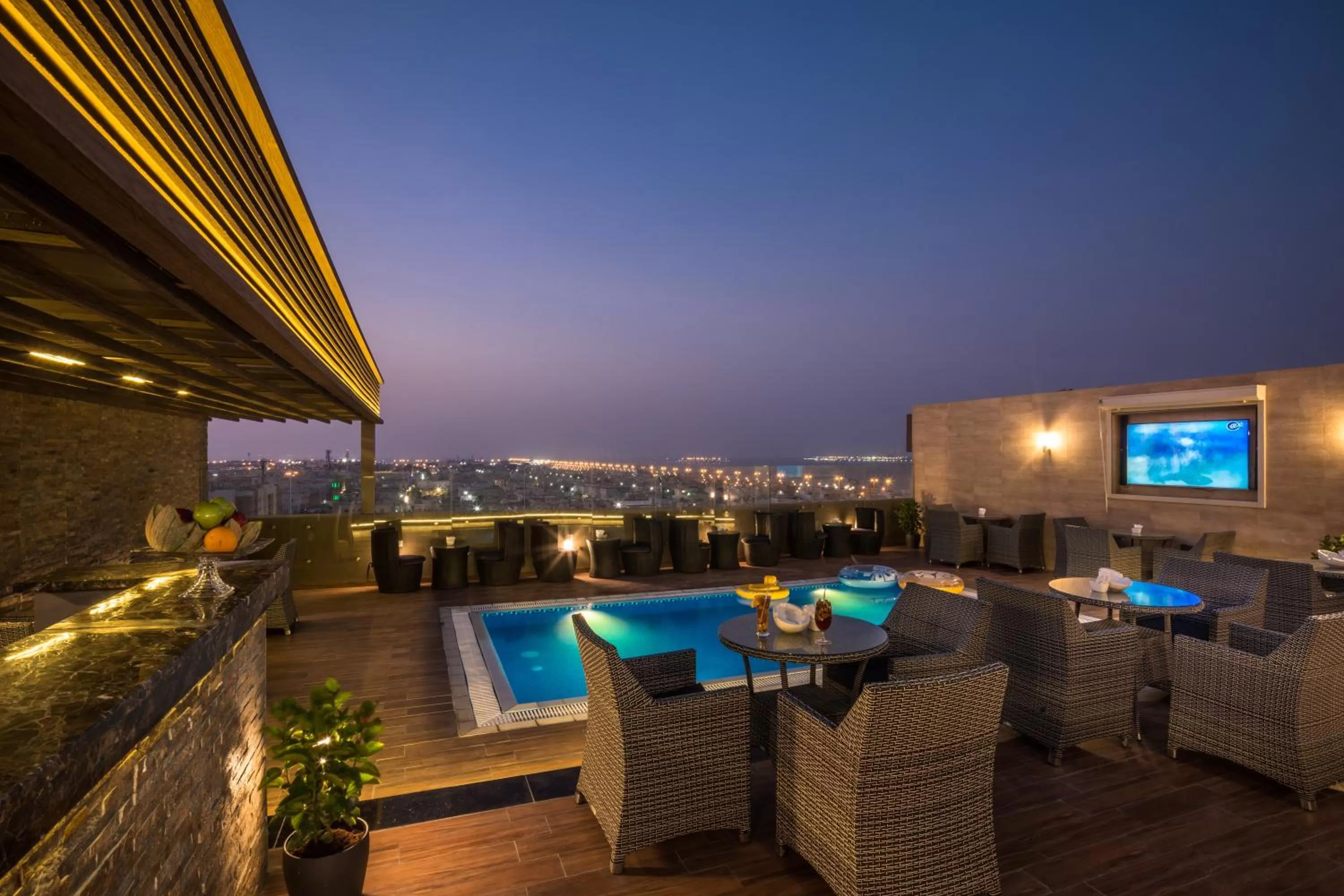 Swimming pool in Naviti Warwick Dammam