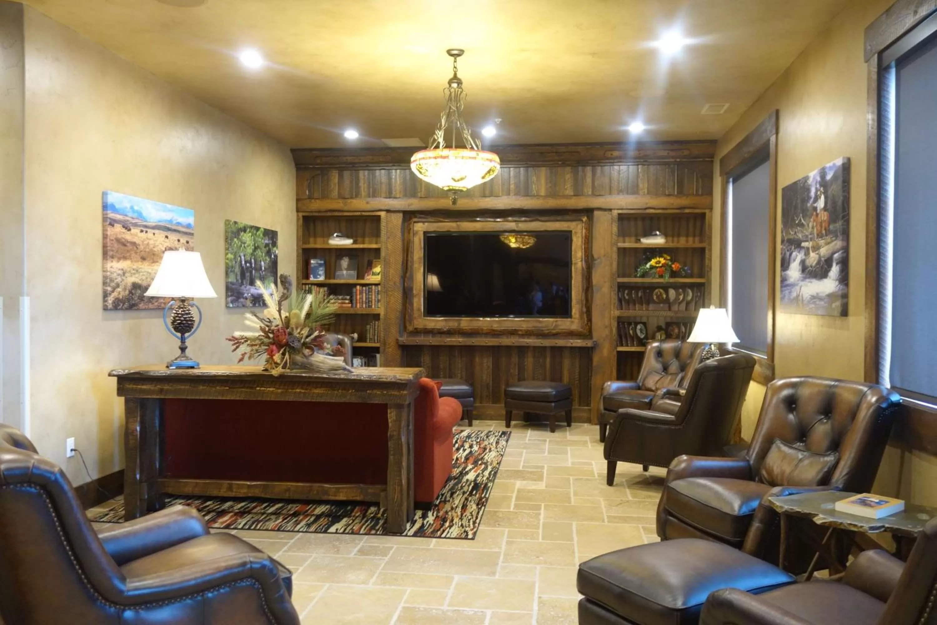 Library in Glacier International Lodge
