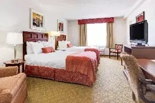 Standard Queen Room with Two Queen Beds and Accessible Roll-In Shower in Holiday Inn - Tampa North, an IHG Hotel Standard Queen Room with Two Queen Beds and Accessible Roll-In Shower in Holiday Inn - Tampa North, an IHG Hotel