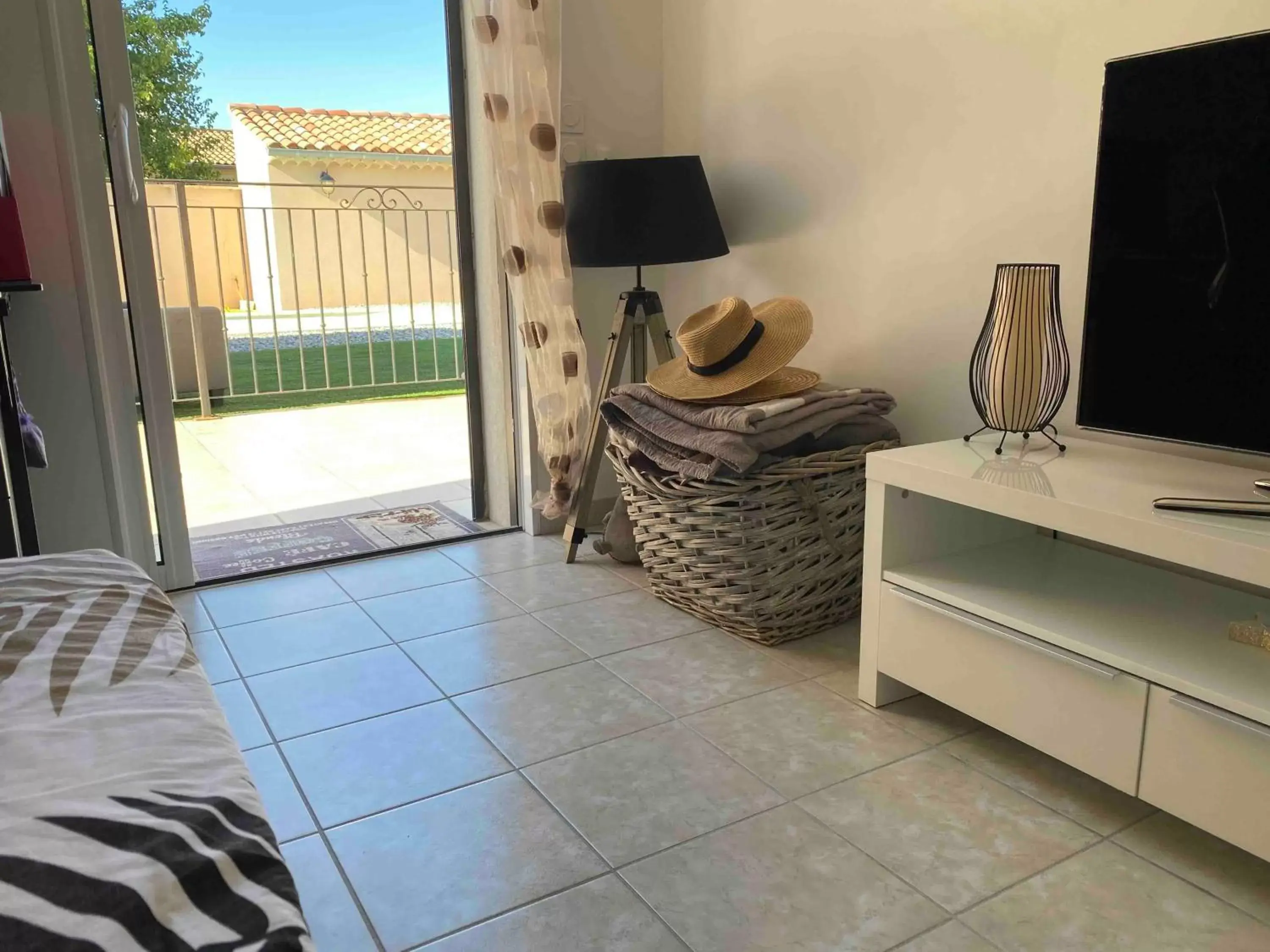 Double Room with Pool View in Chambre d'hôte au pied du Ventoux Double Room with Pool View in Chambre d'hôte au pied du Ventoux