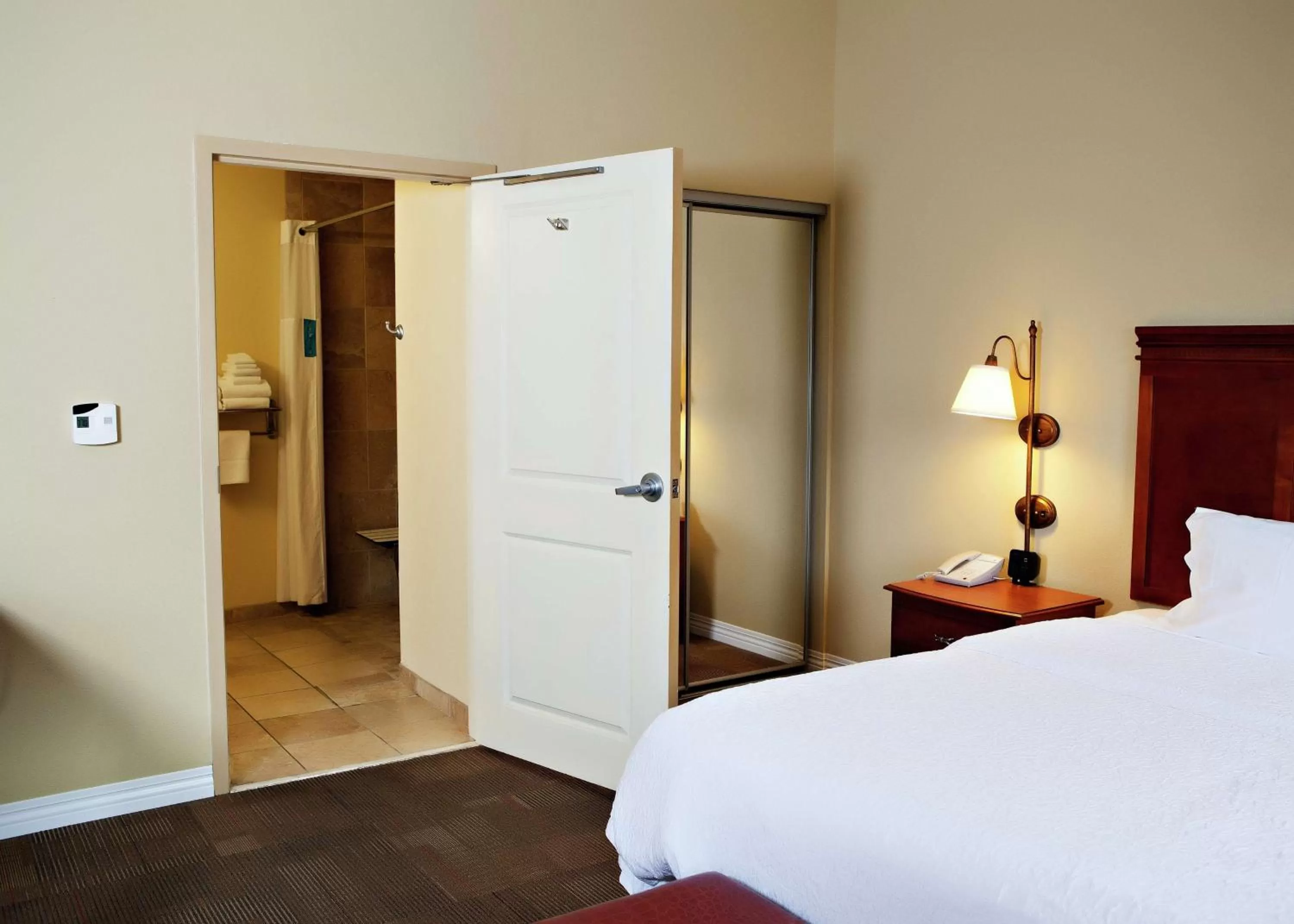 Bed in Hampton Inn Martin