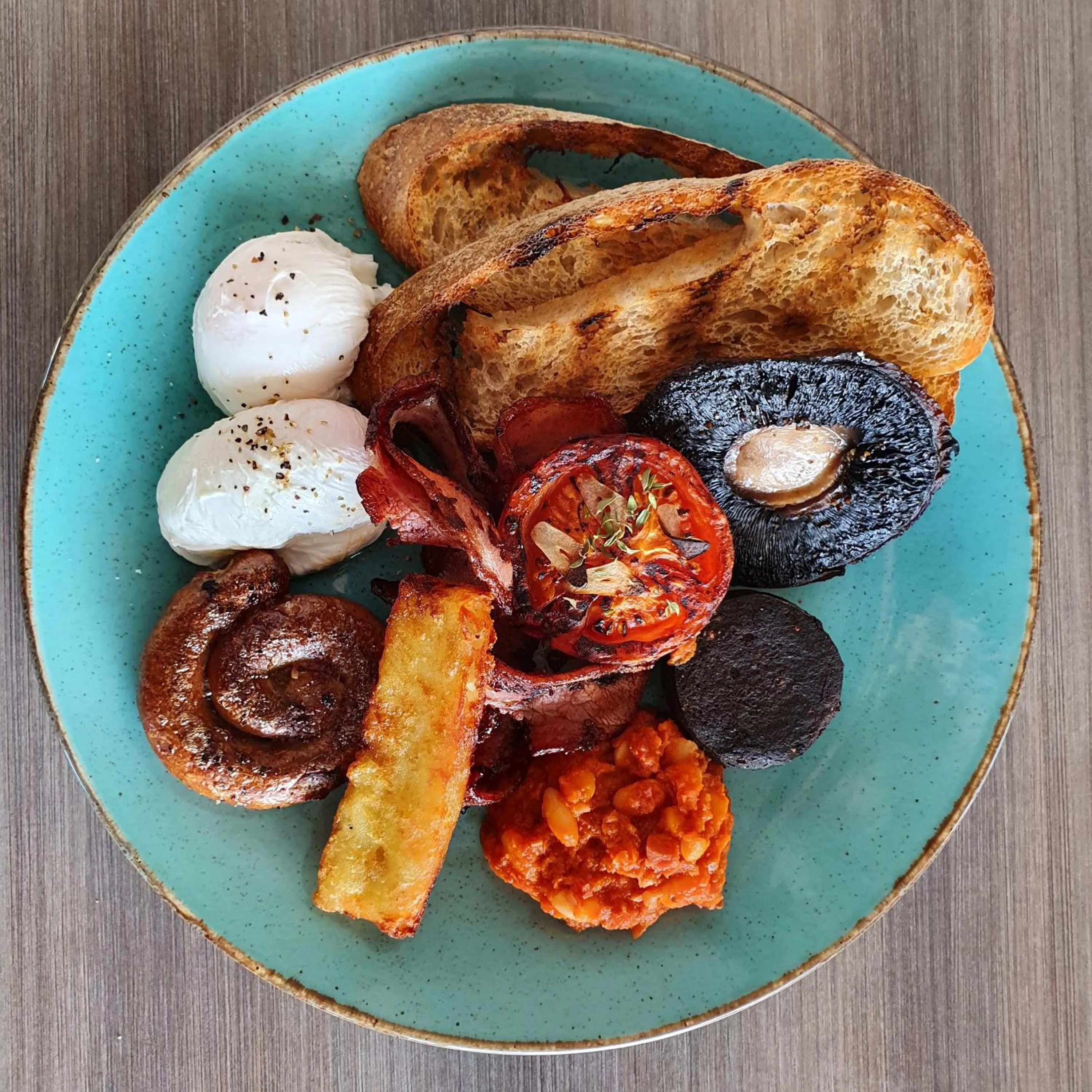 Food and drinks in Maya Maya at Mandoon Estate