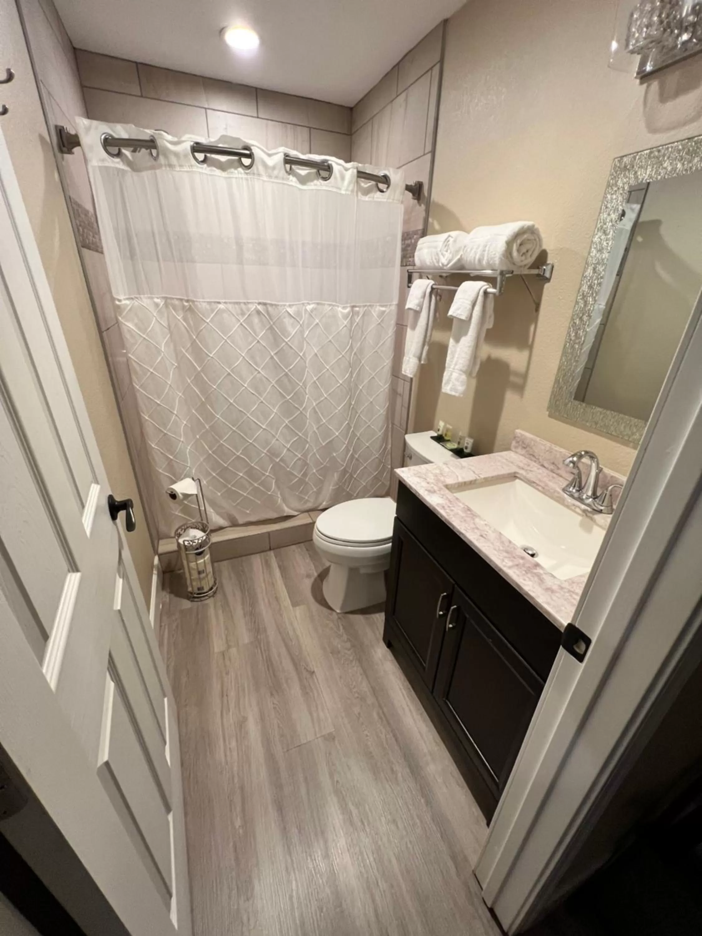 Shower in Lantern Light Inn - Romantic Getaway