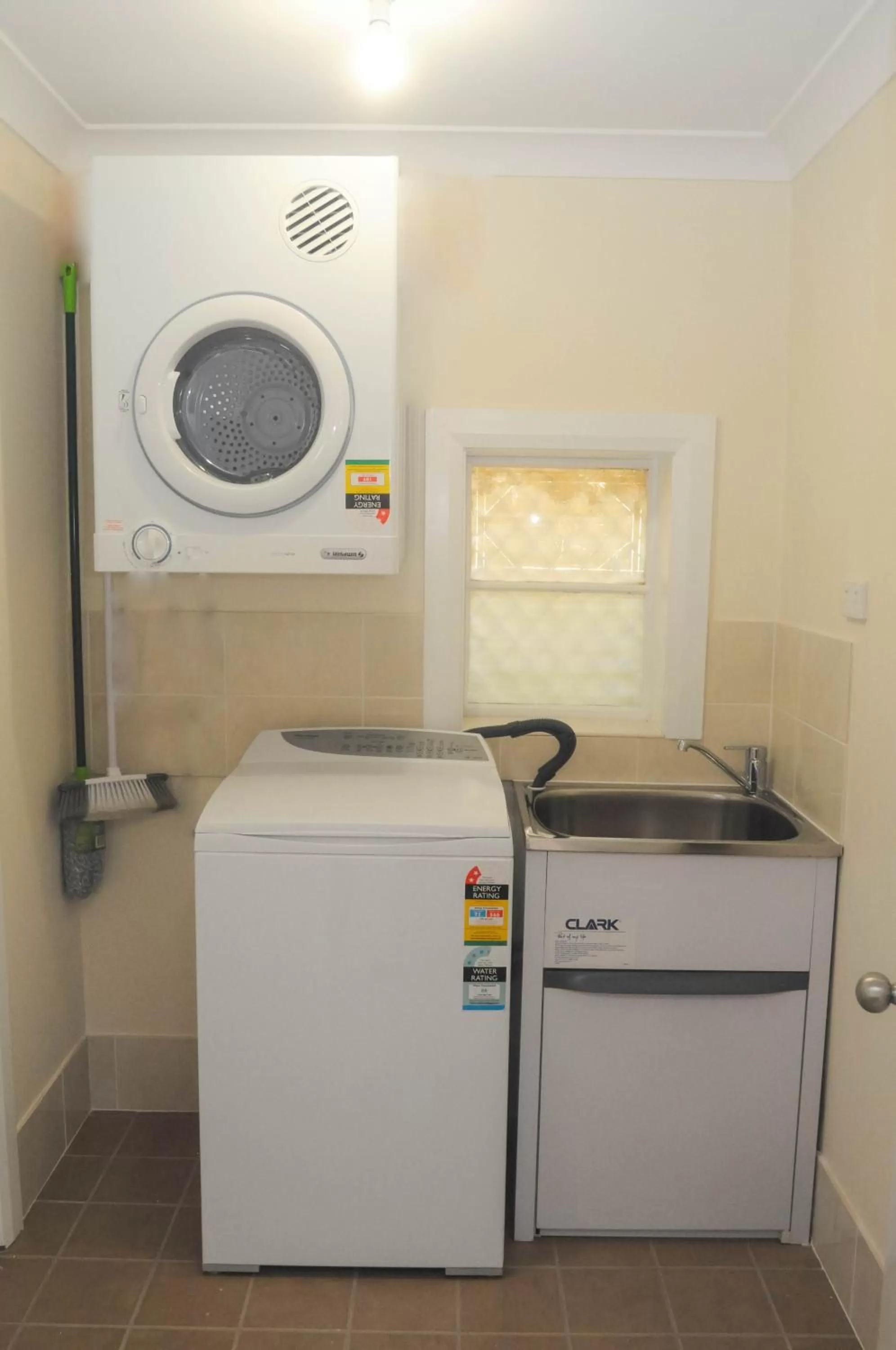 washing machine in Dubbo RSL Club Motel