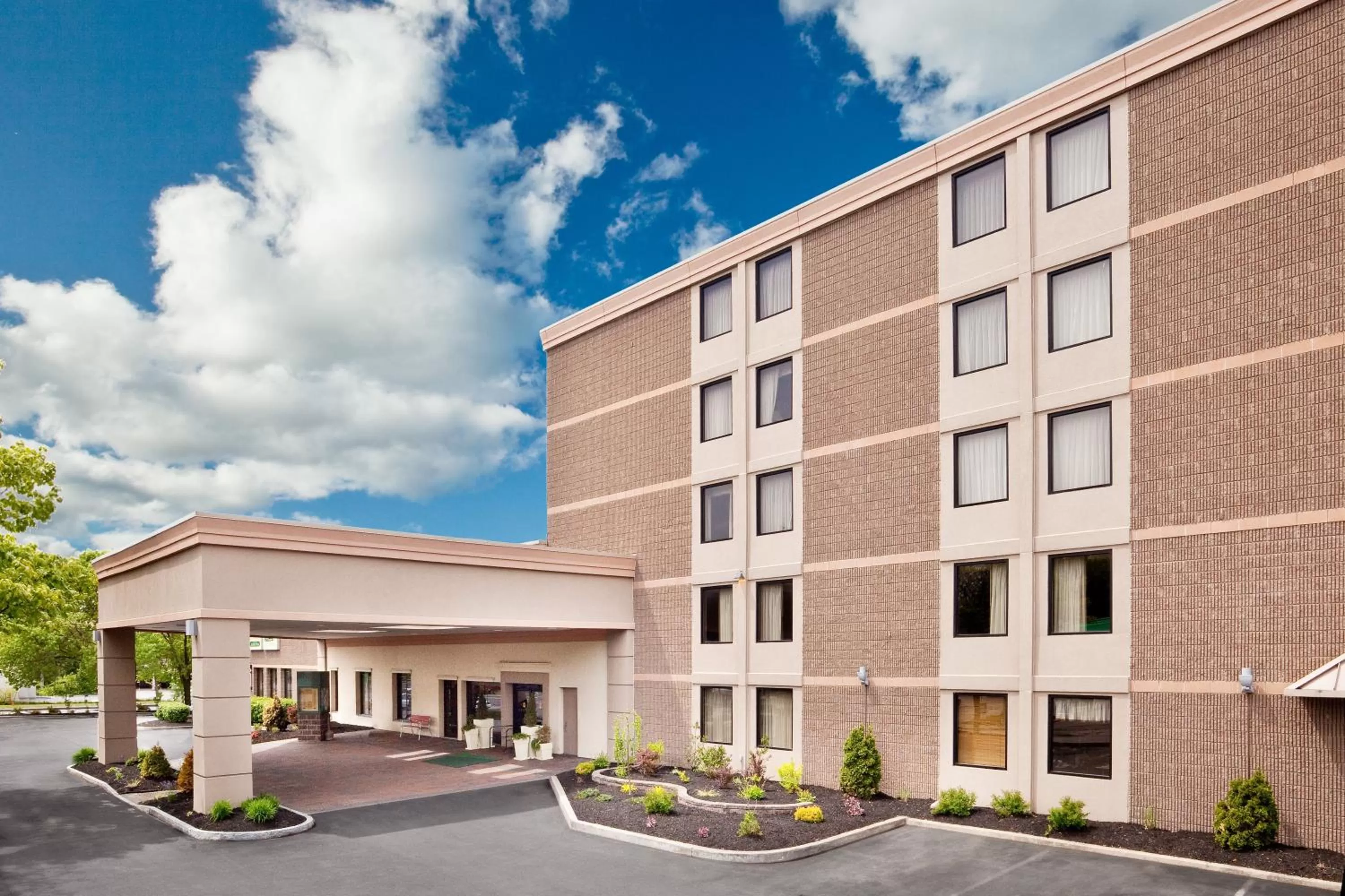 Property building in Holiday Inn Auburn-Finger Lakes Region by IHG