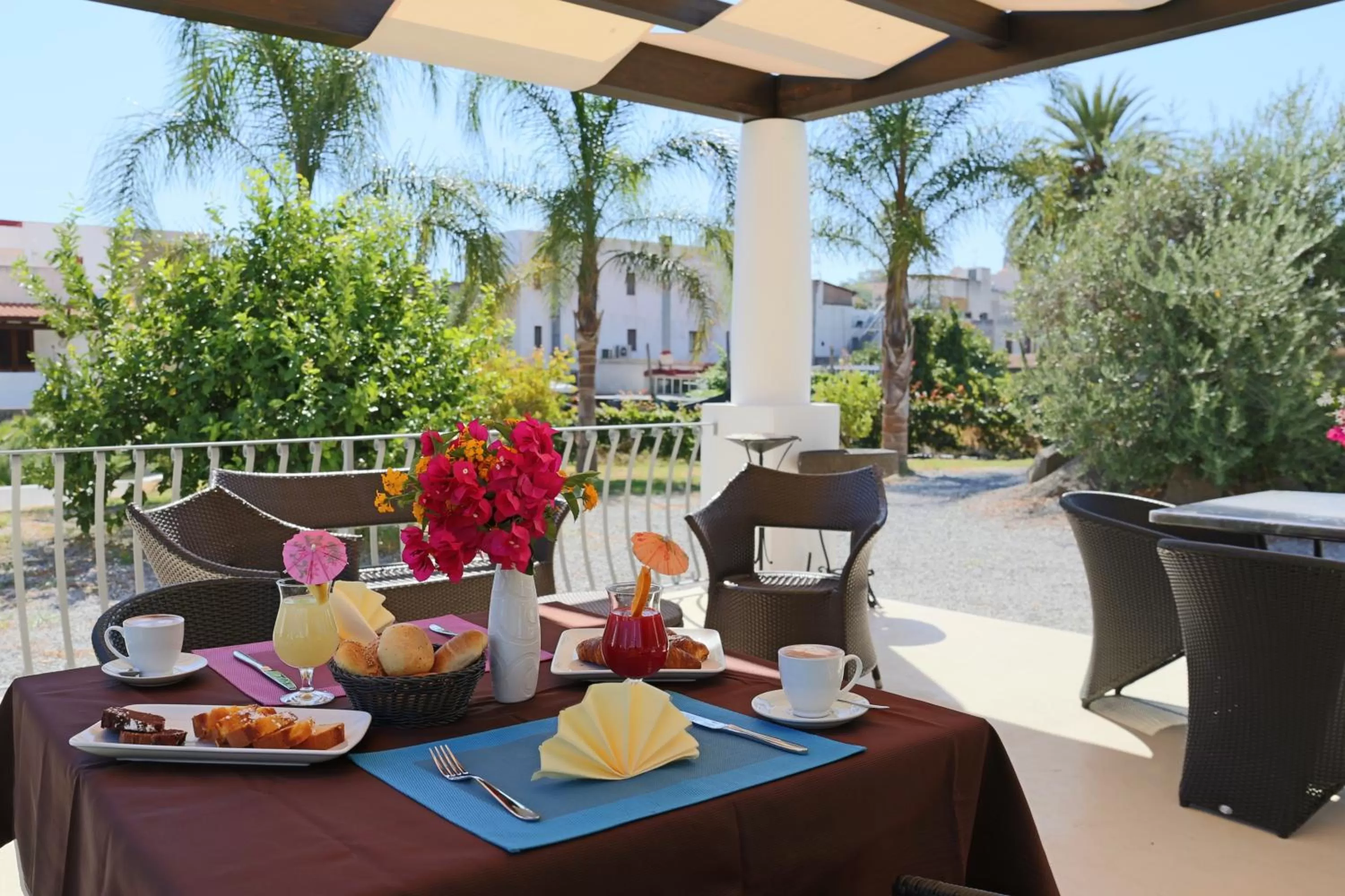 Restaurant/places to eat in Residence Hotel La Giara