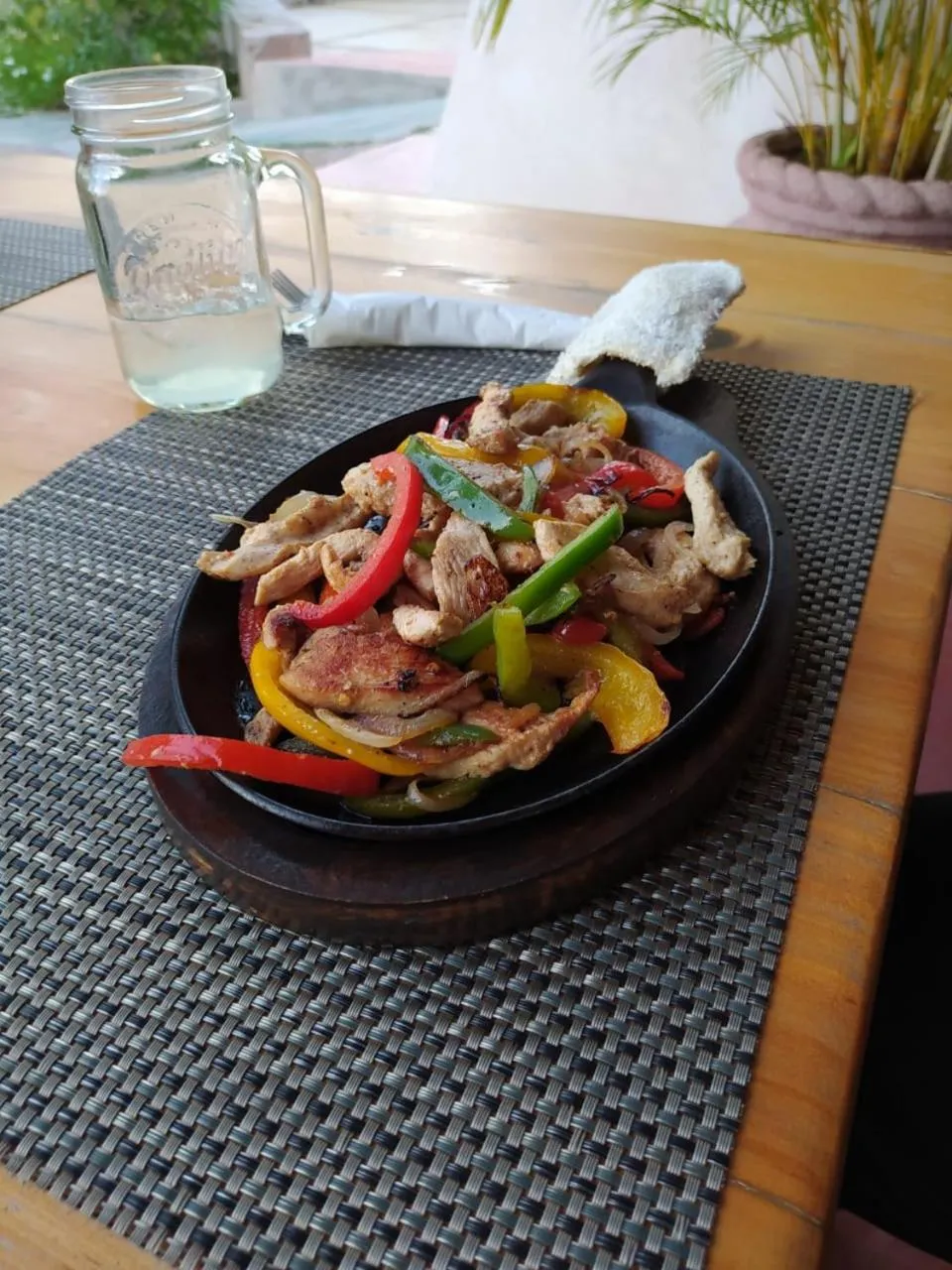 Restaurant/places to eat in Tripui Hotel