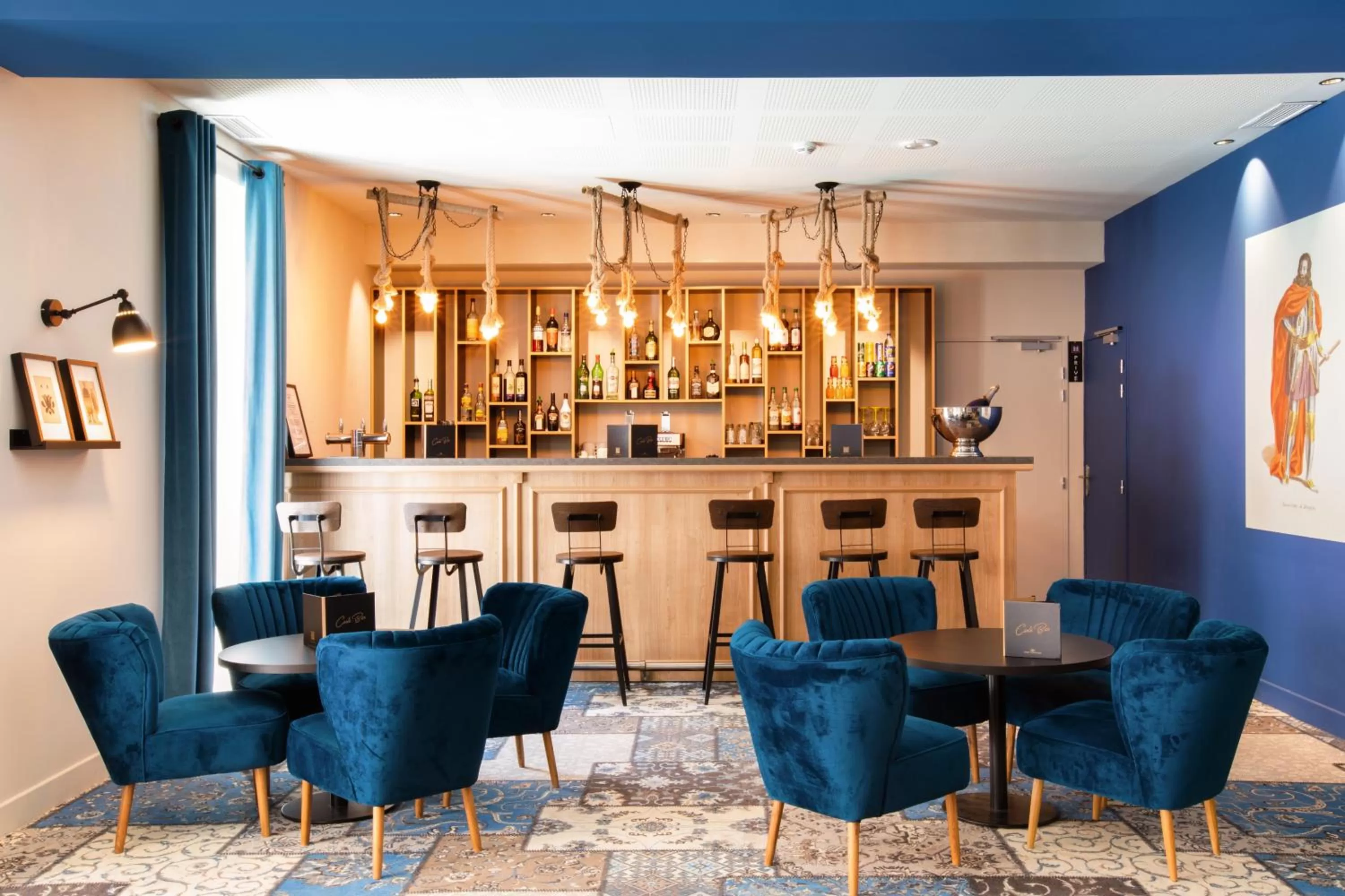 Lounge or bar in SOWELL HOTELS Les Chevaliers