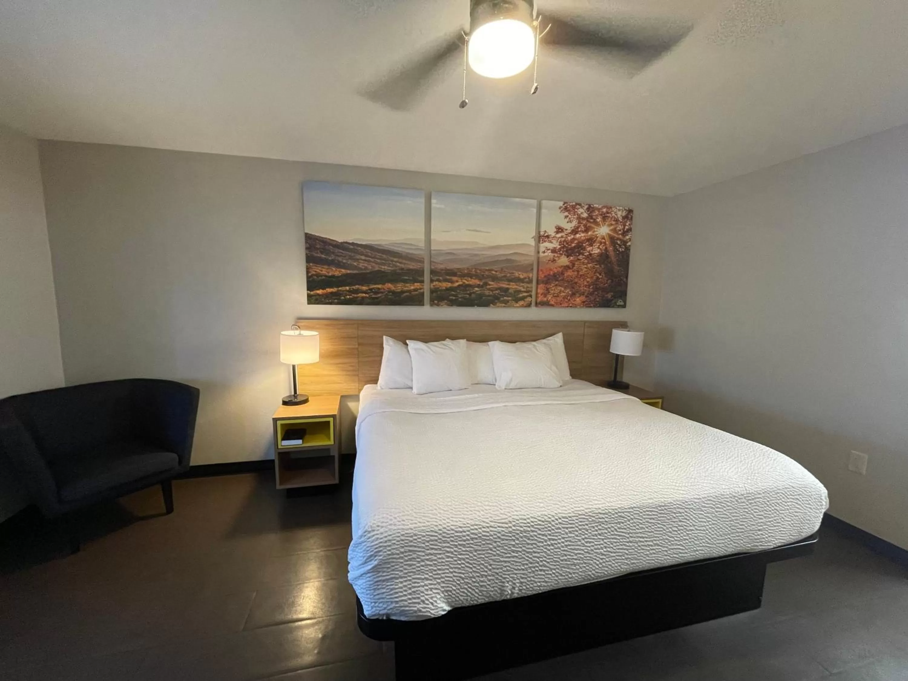 Bed in Days Inn by Wyndham Holladay