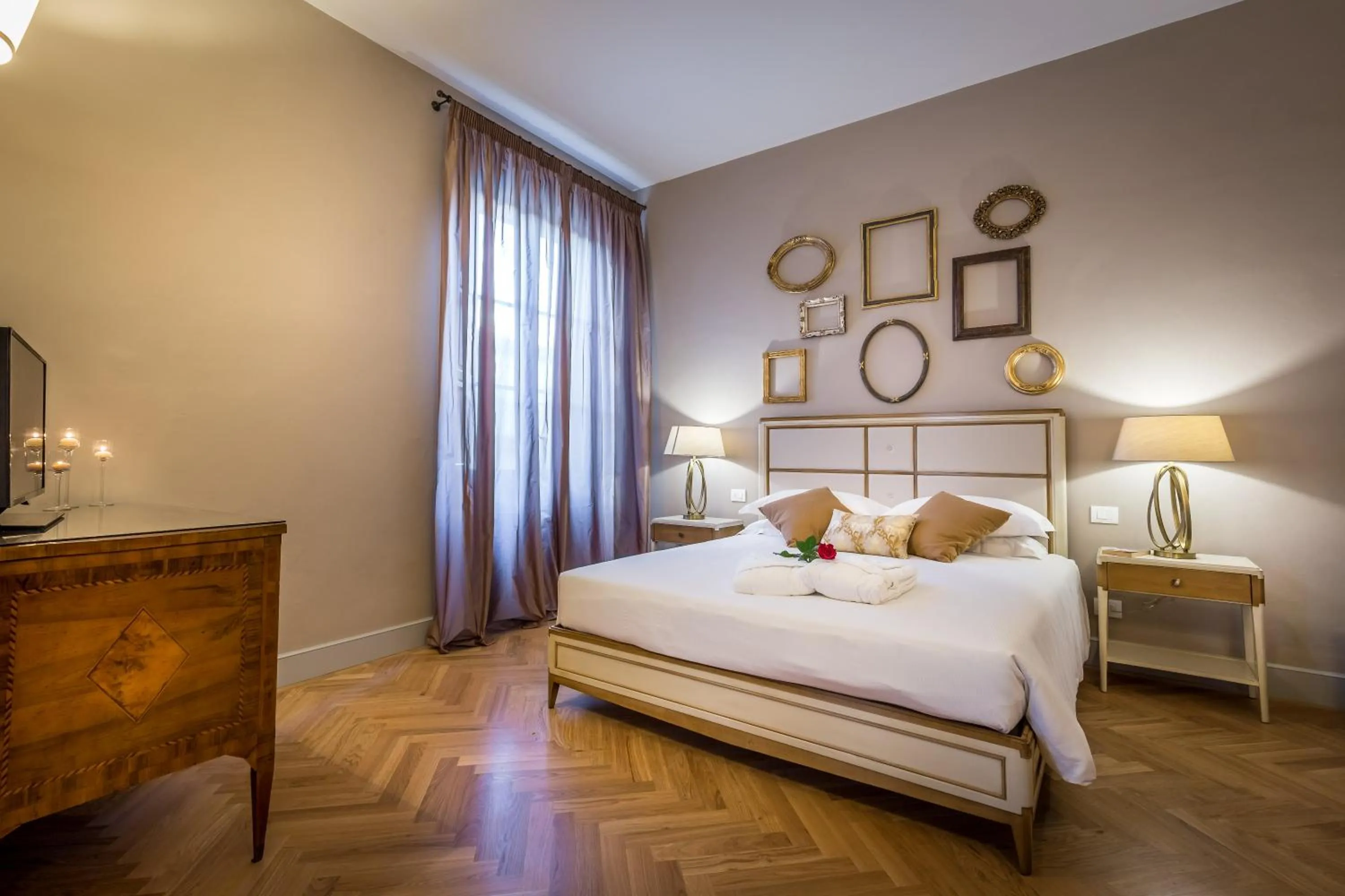 Bedroom, Bed in Palazzo Ridolfi - Residenza d'Epoca