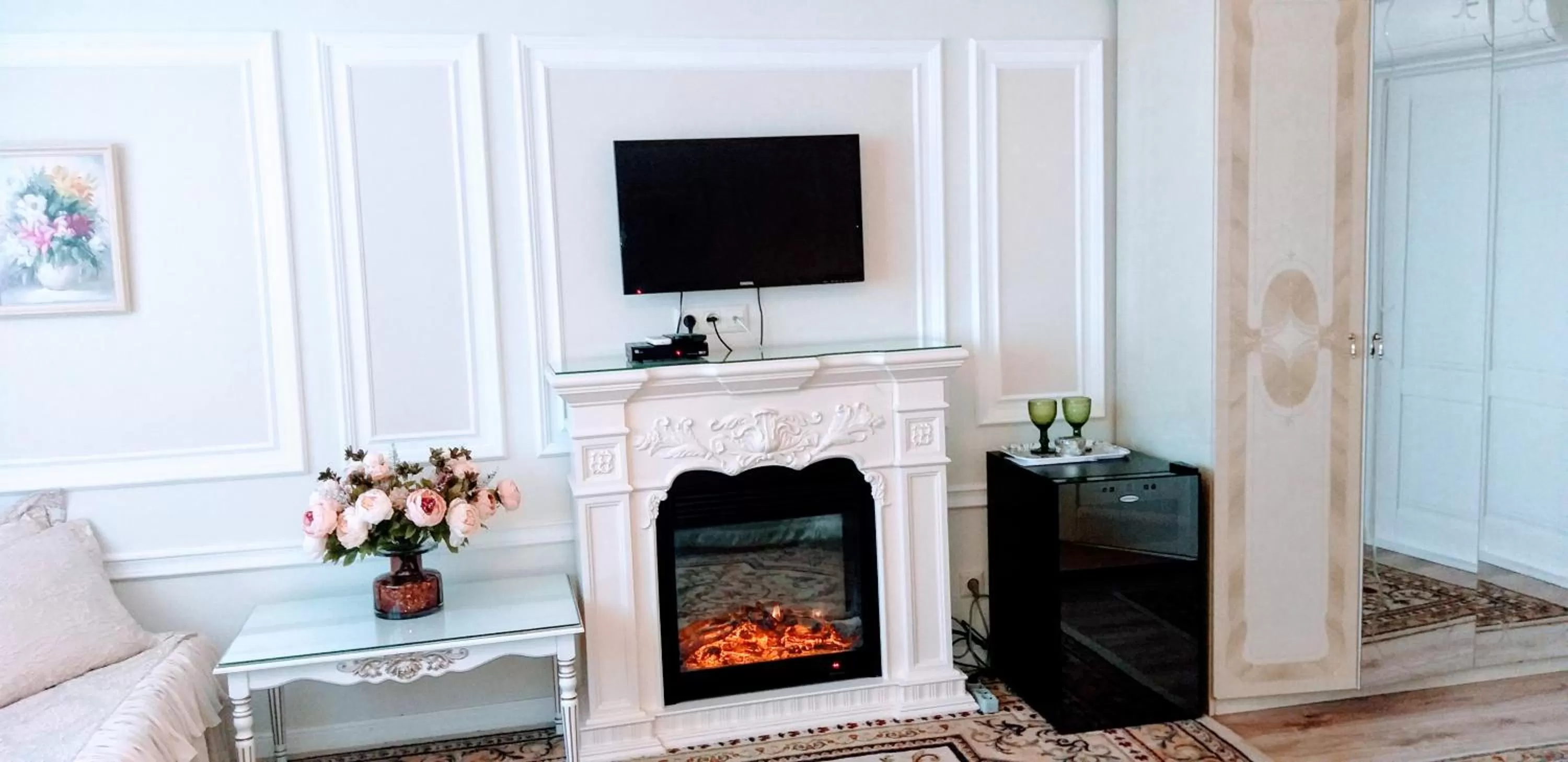 Communal lounge/ TV room, TV/Entertainment Center in Shalanda