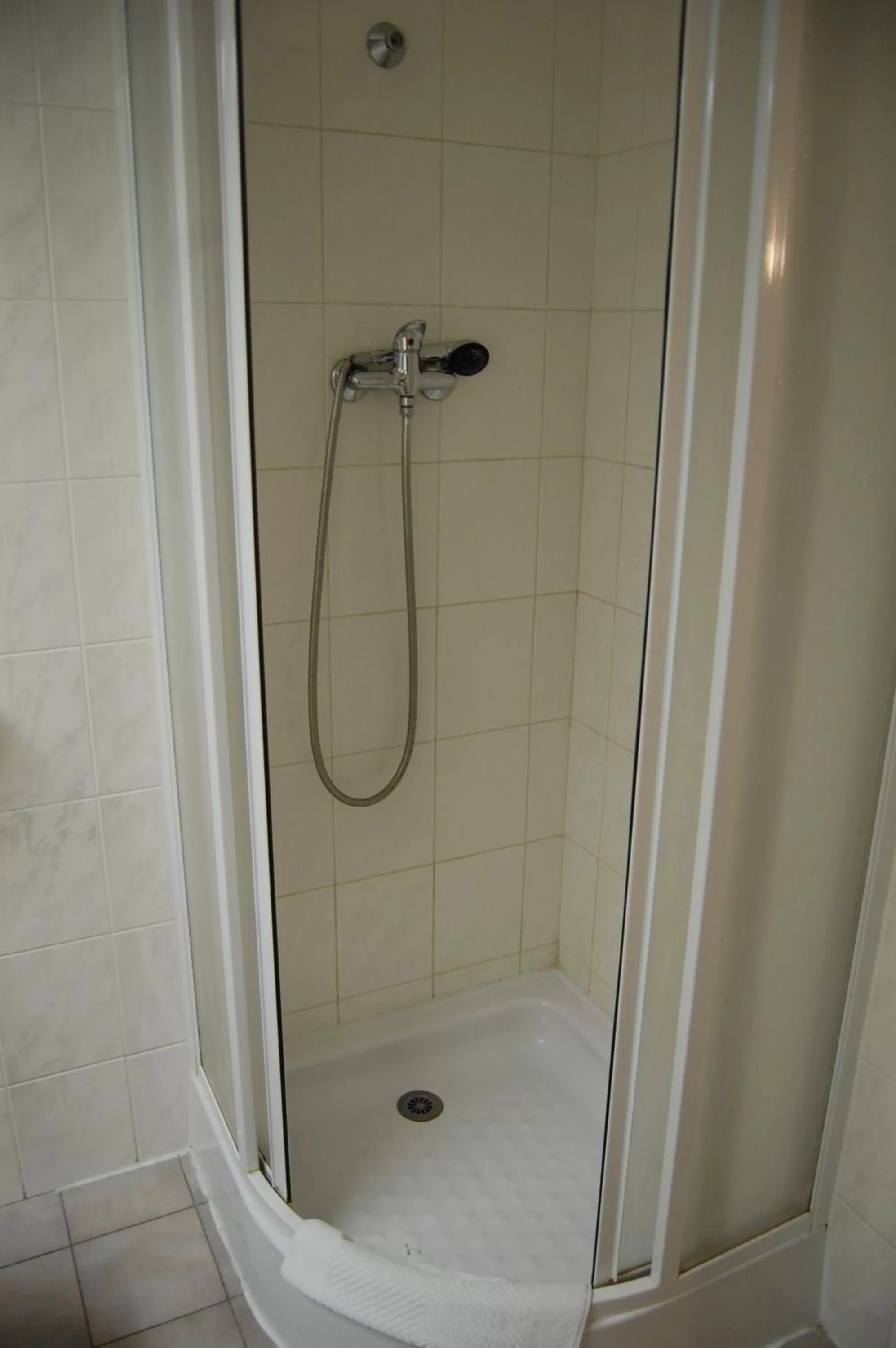 Shower, Bathroom in Hotel Sloup