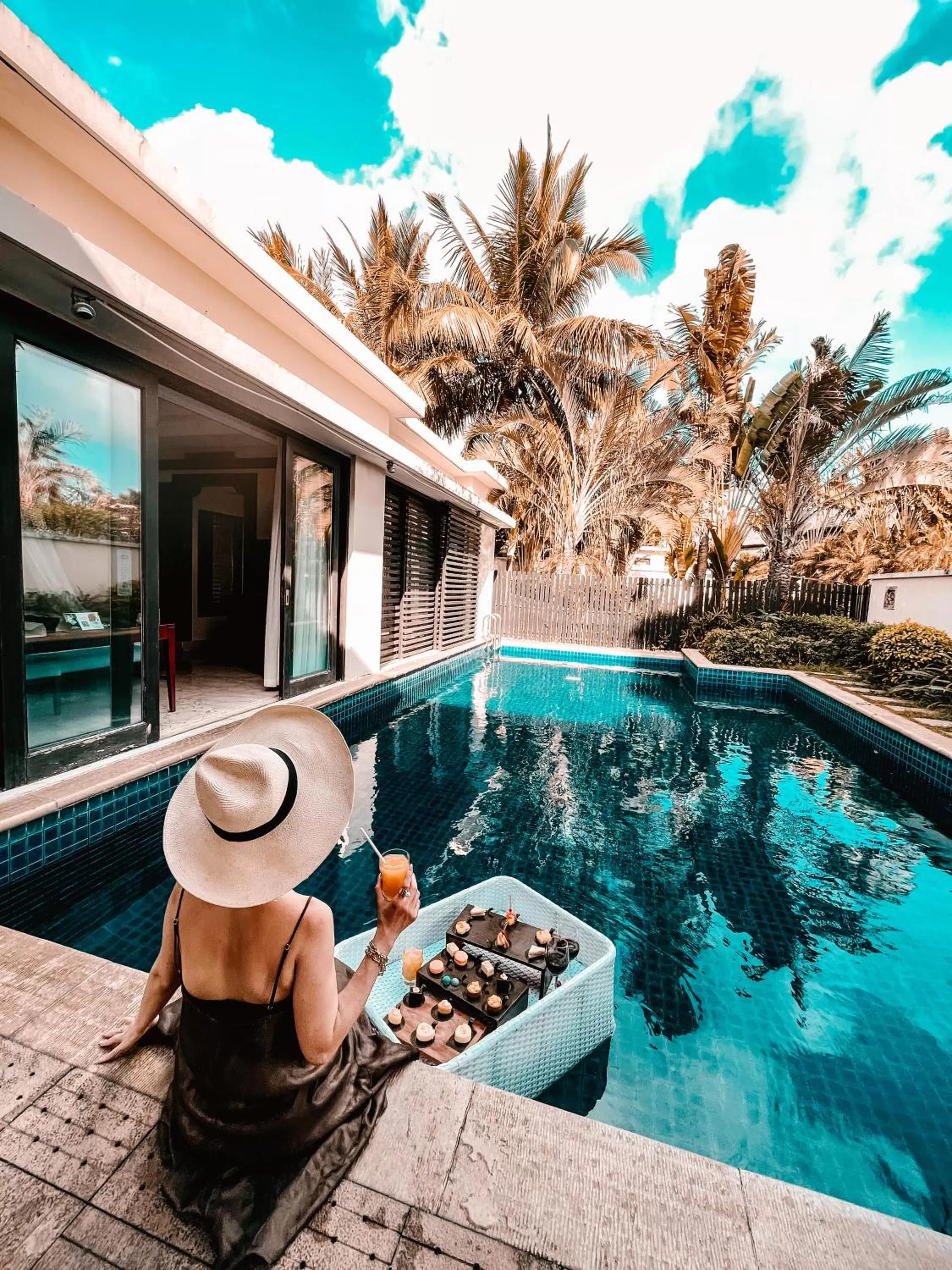 Swimming pool in Pullman Sanya Yalong Bay Villas & Resort