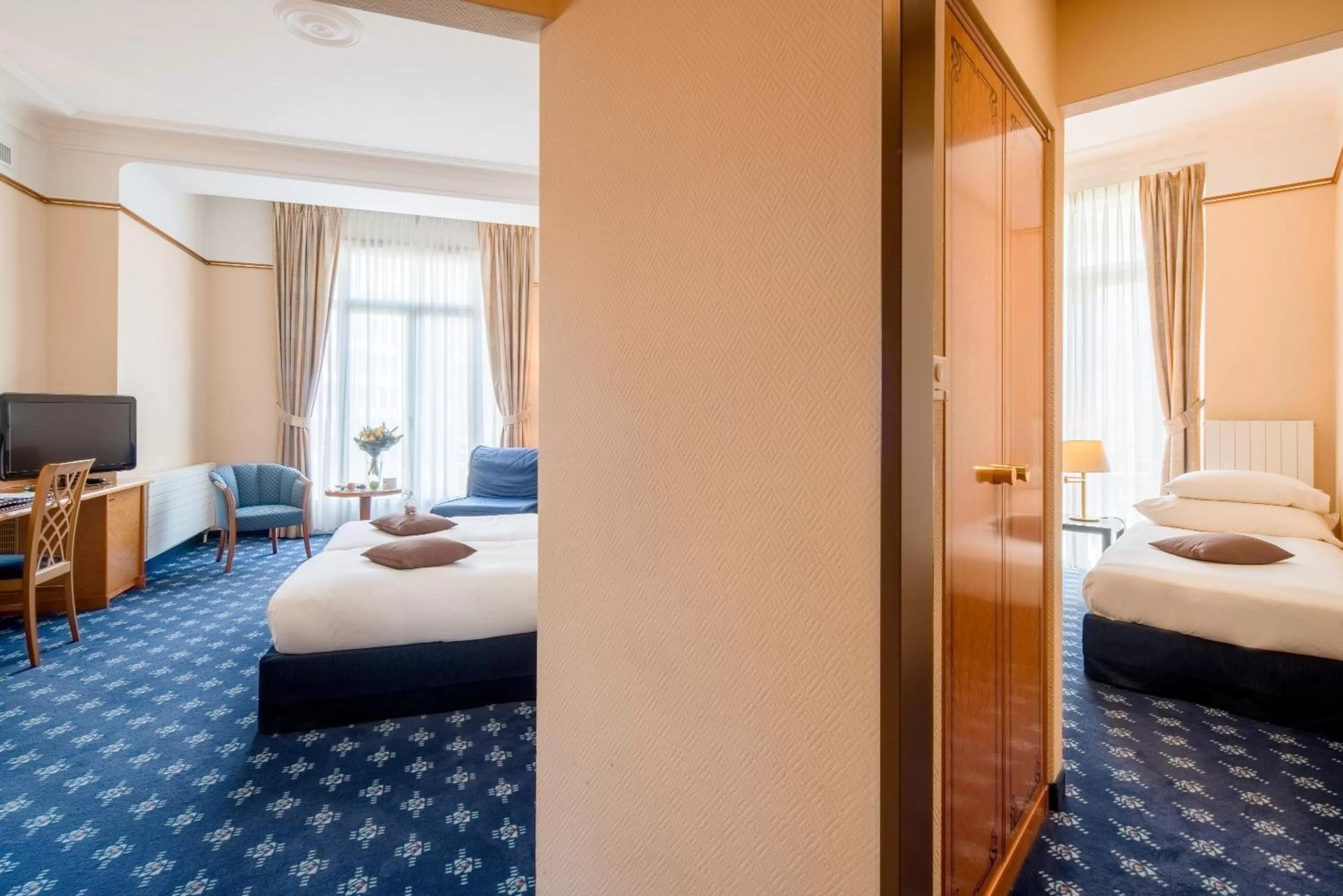 Photo of the whole room, Bed in Hotel Mirabeau, BW Signature Collection, Lausanne