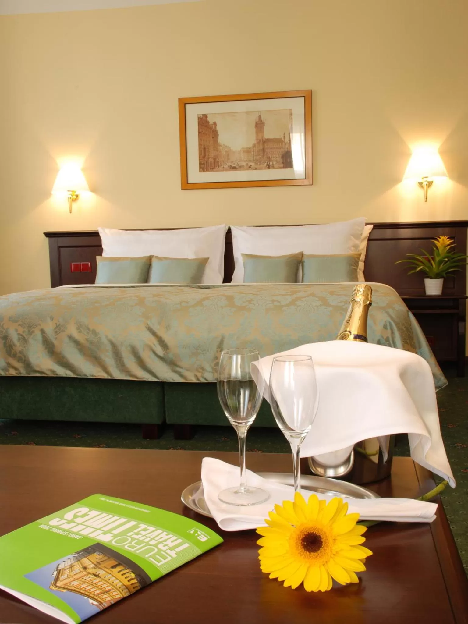 Bed in EA Hotel Downtown