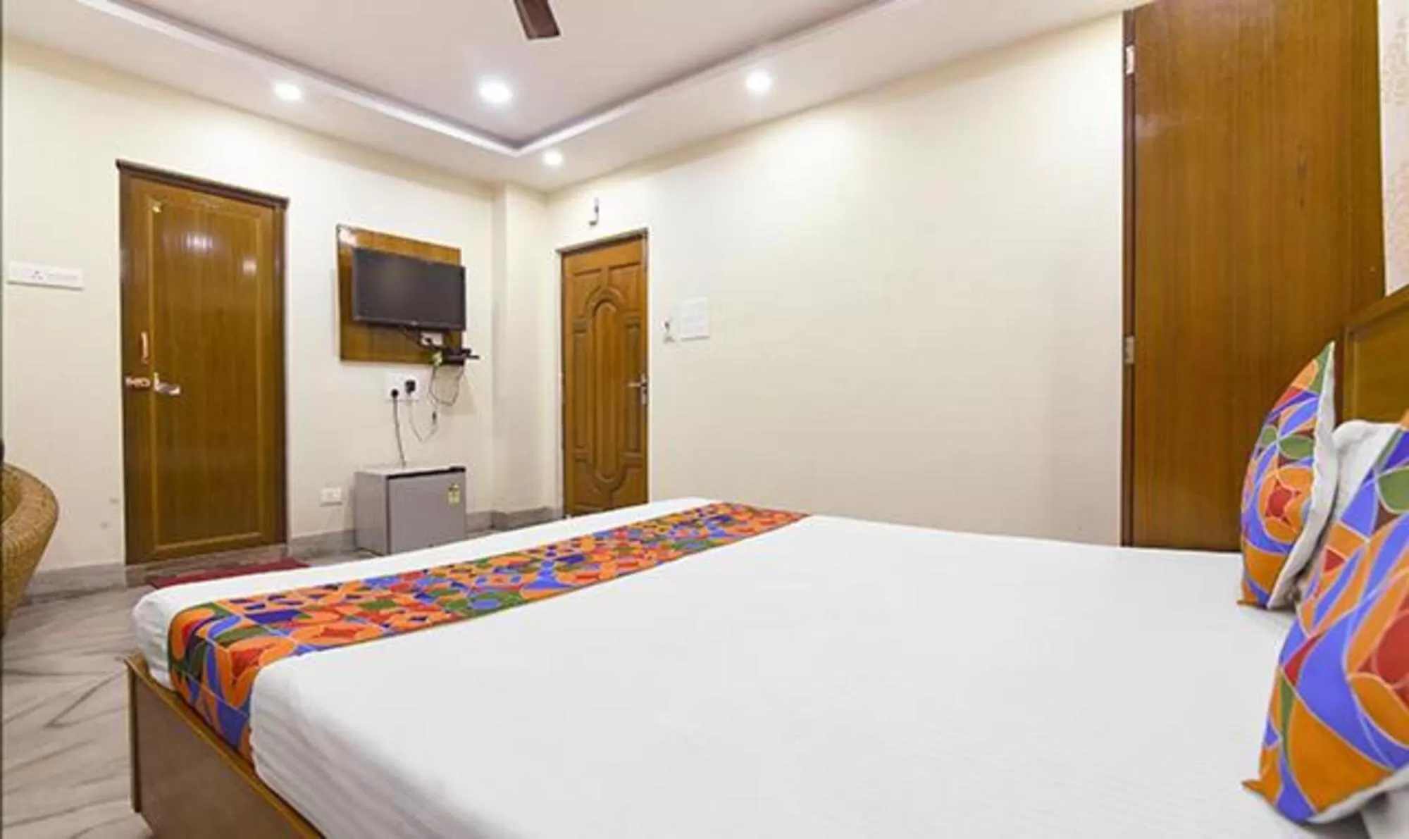 TV and multimedia, Bed in FabHotel The Eden Ruby