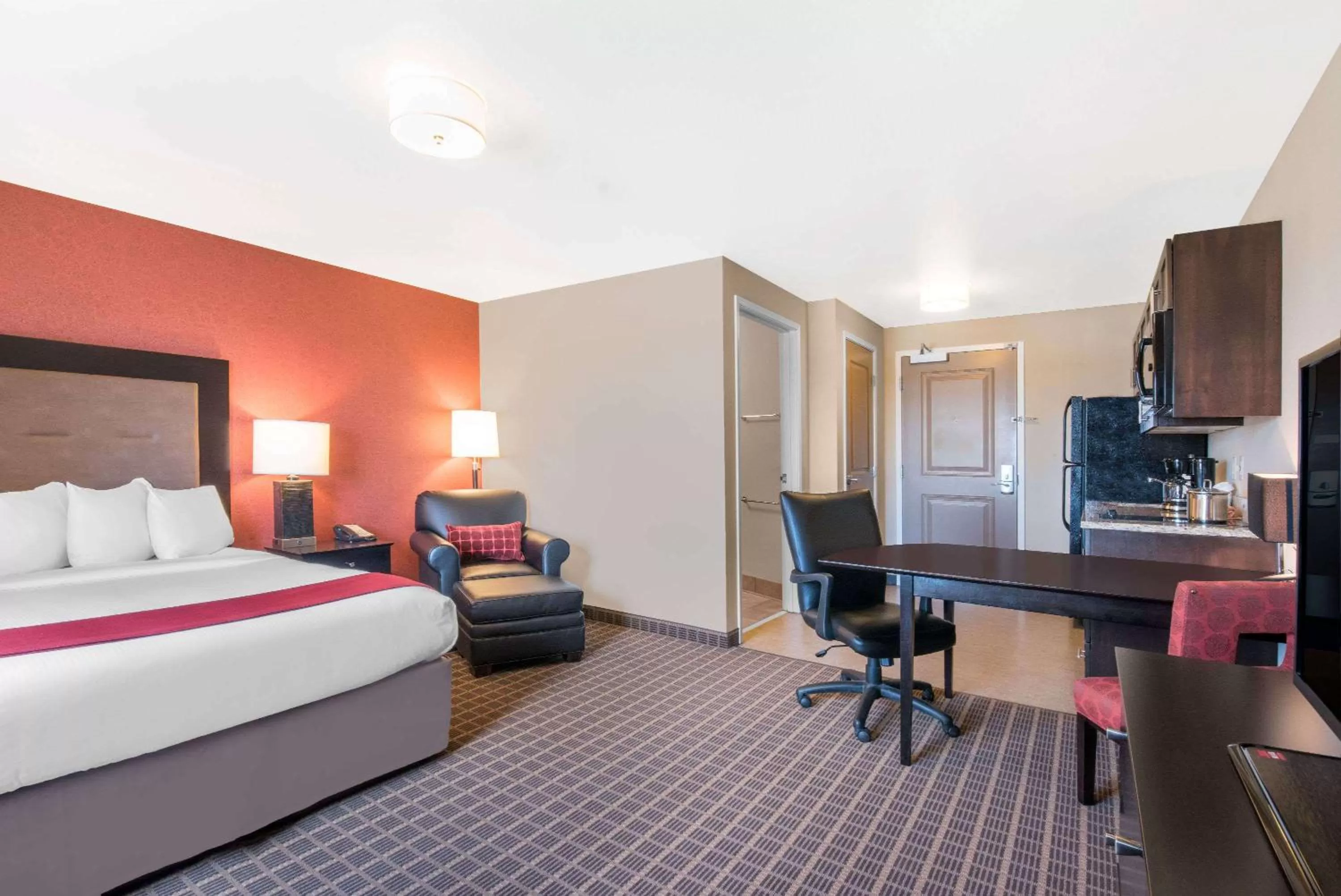 Photo of the whole room, Bed in Hawthorn Extended Stay by Wyndham Dickinson