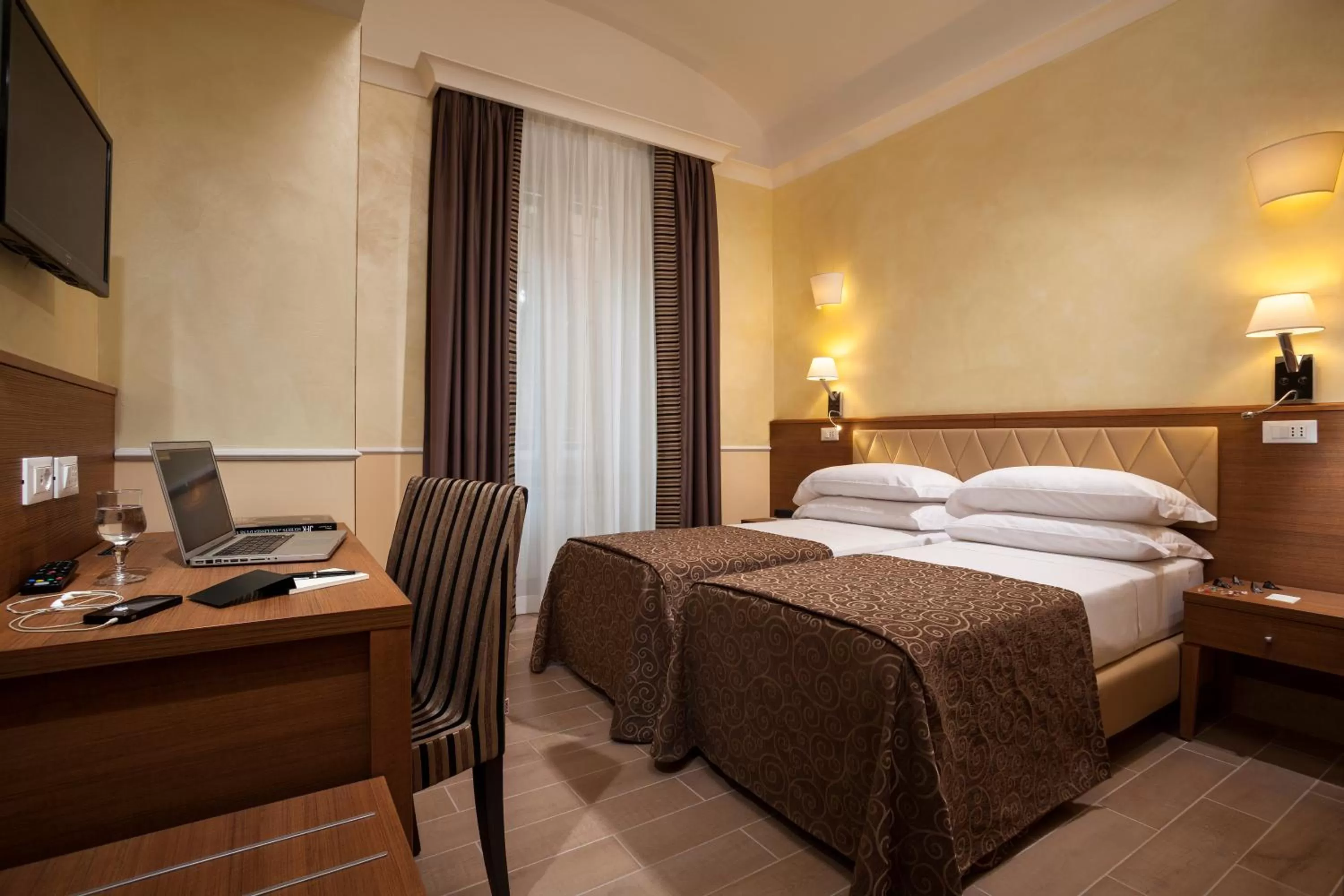 Bedroom, Bed in Hotel Kennedy