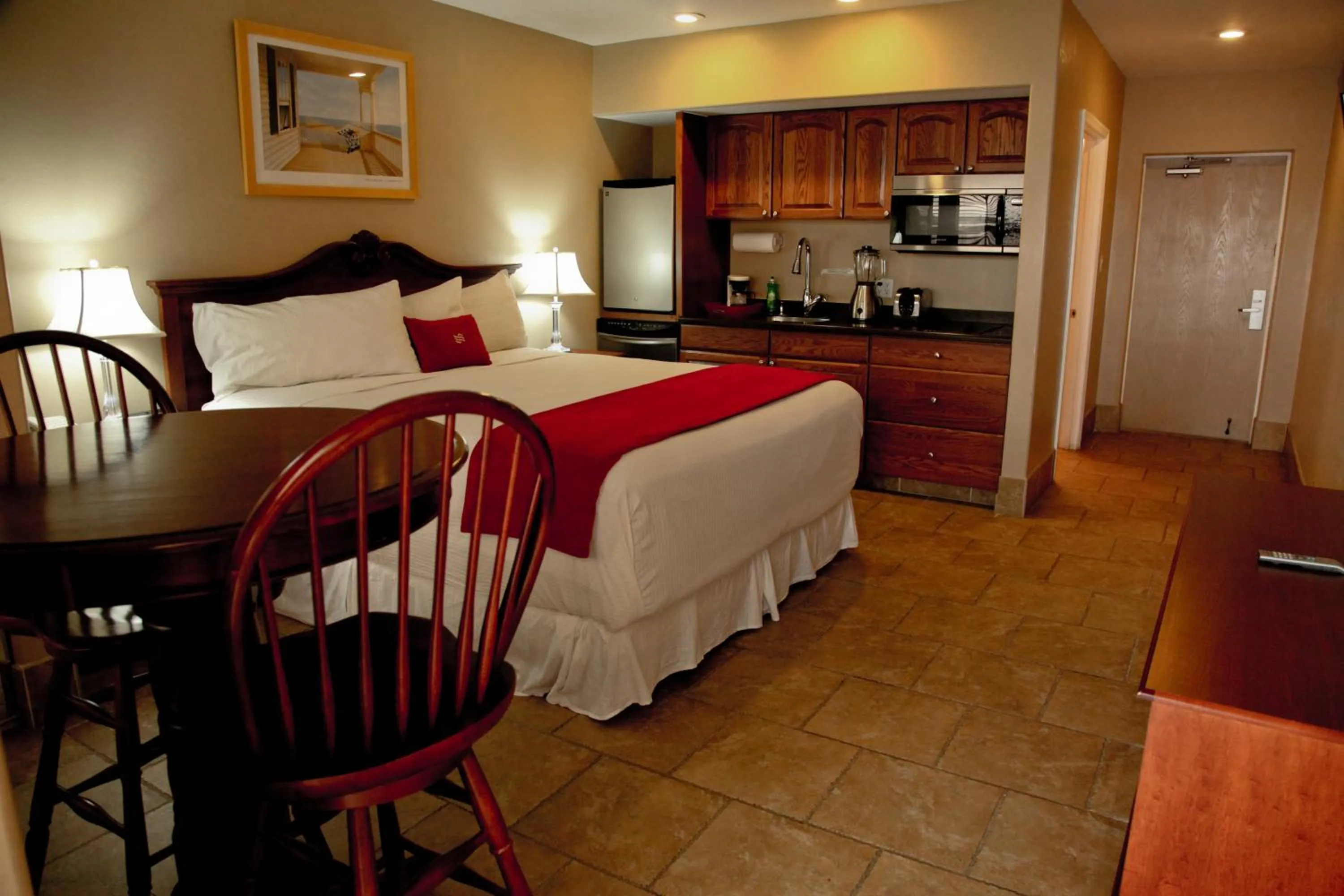 Photo of the whole room, Bed in Lake Grassy Inn & Suites