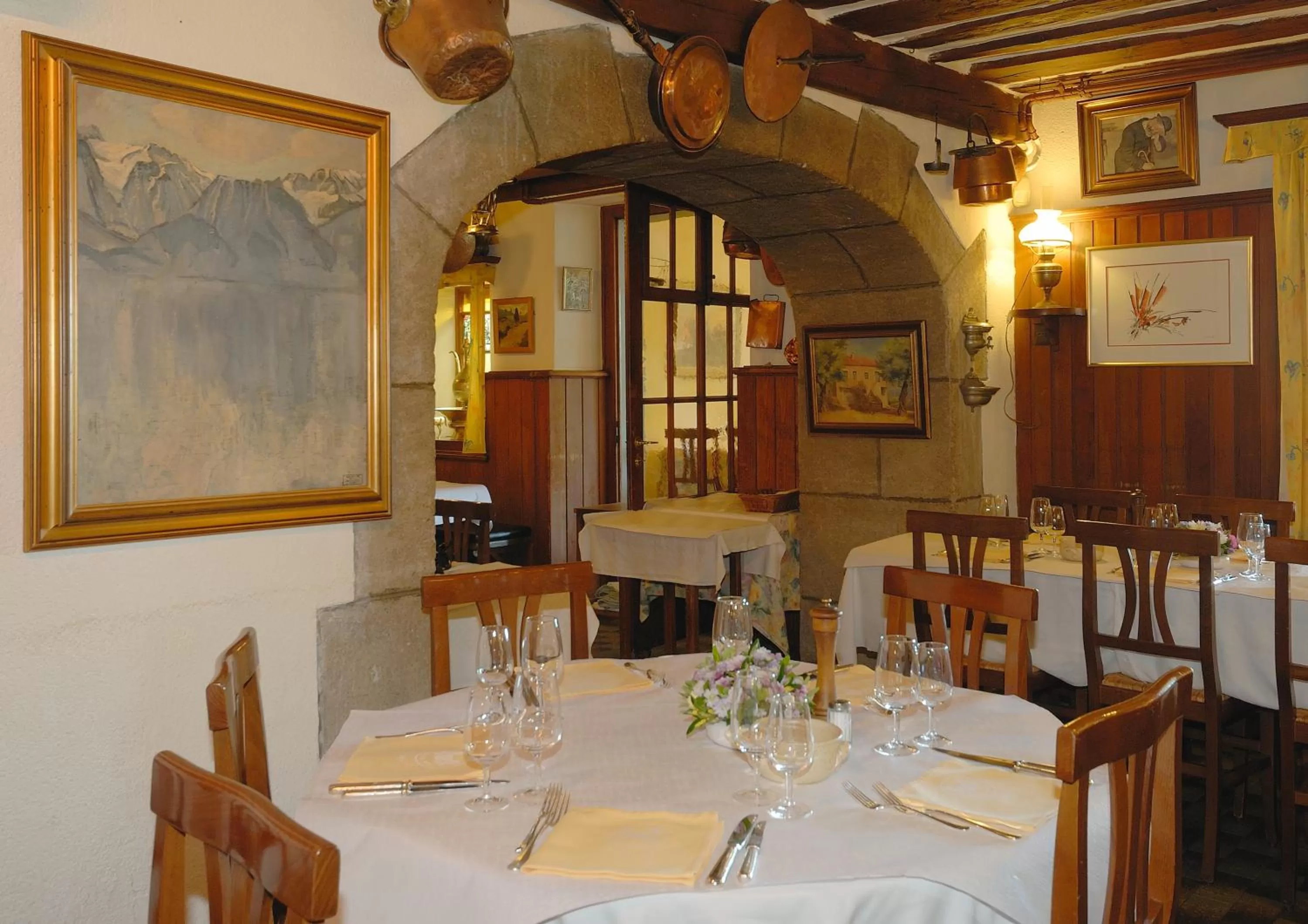 Restaurant/places to eat in Auberge de Dully