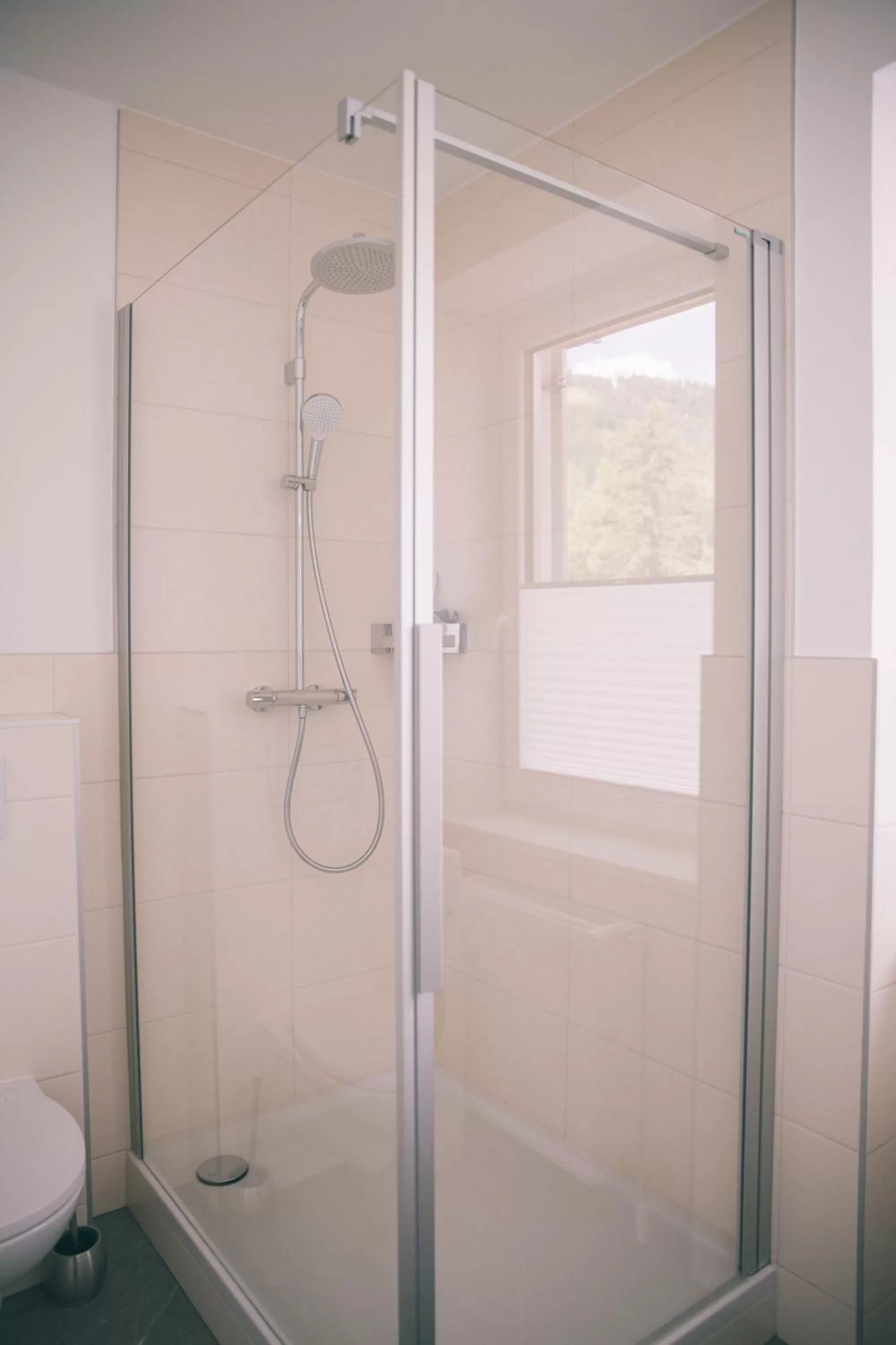 Photo of the whole room, Bathroom in Nefer, Haus