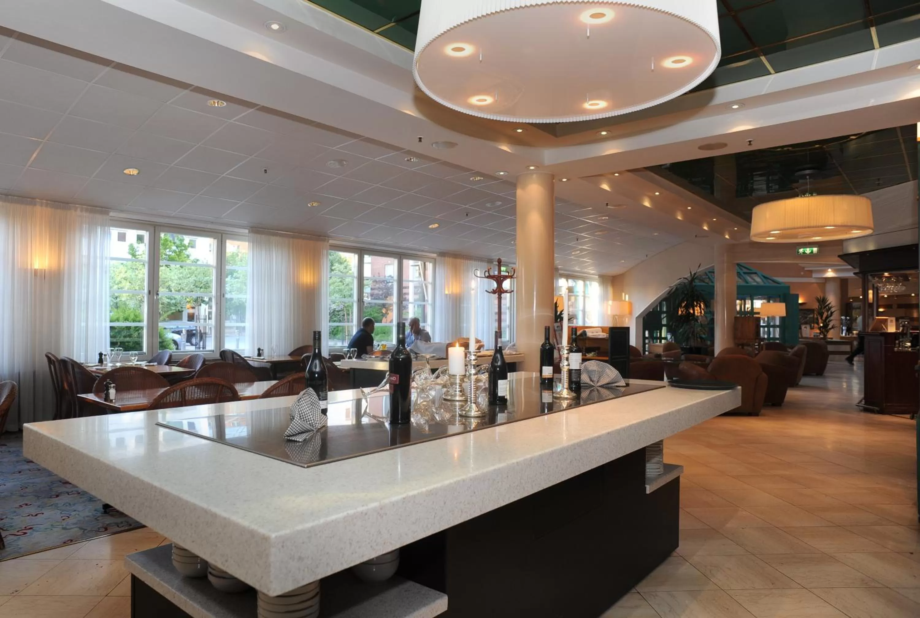 Restaurant/places to eat in Memory Hotel