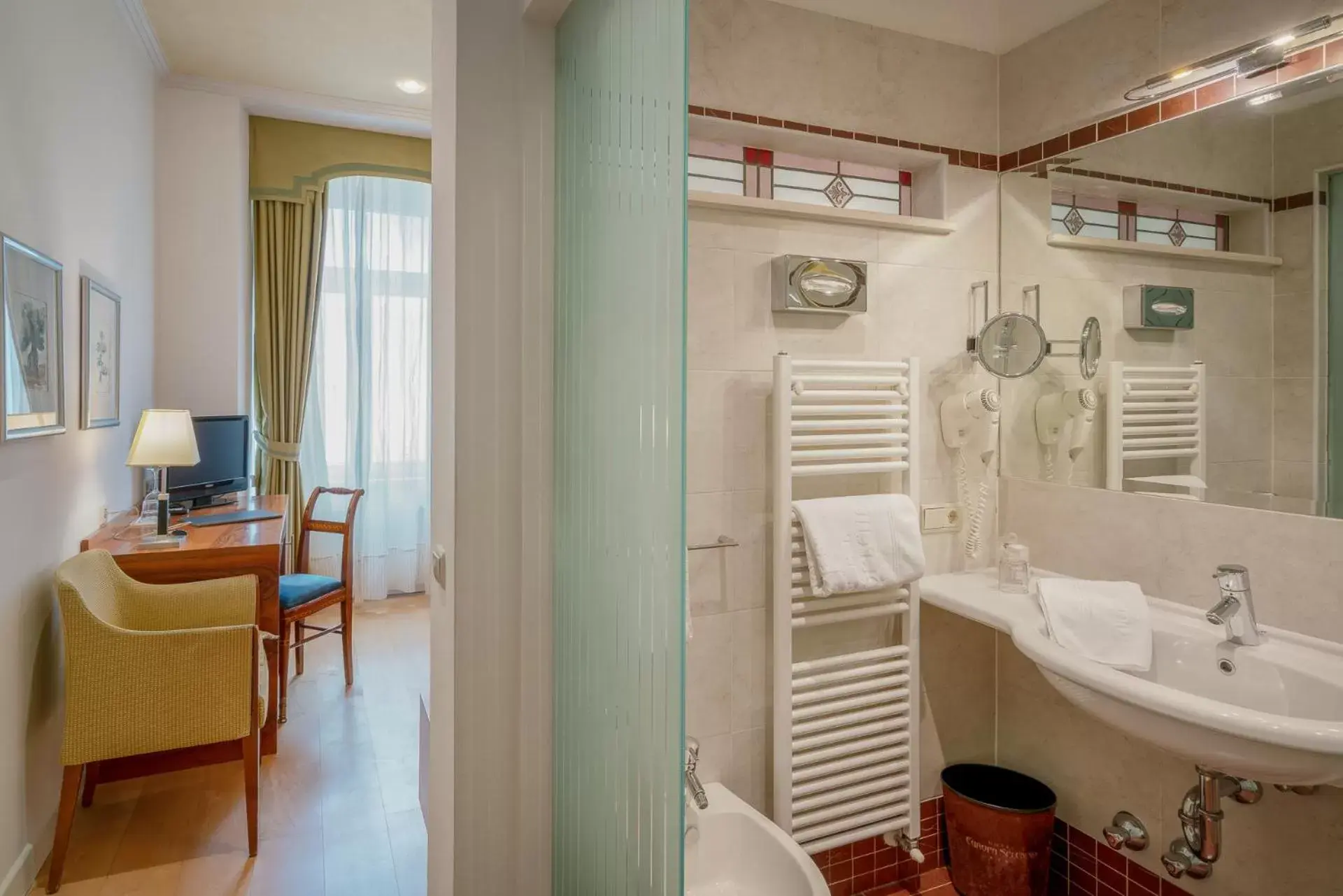 Small Single Room in Hotel Europa Splendid Small Single Room in Hotel Europa Splendid