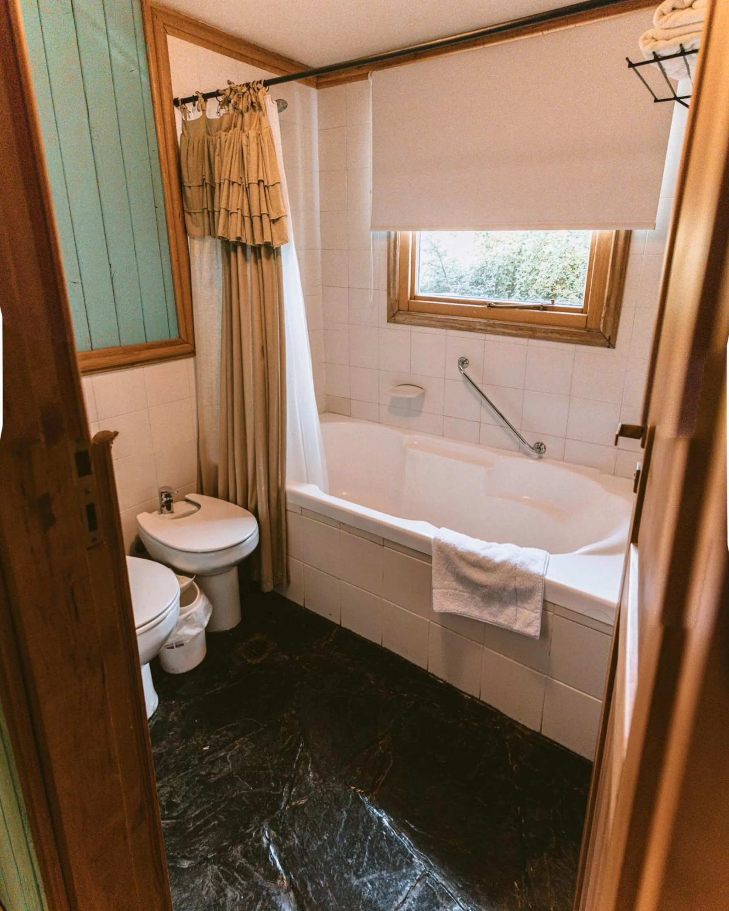 Shower in Arrayan Lake View Mountain Lodge & Casa De Te Arrayan