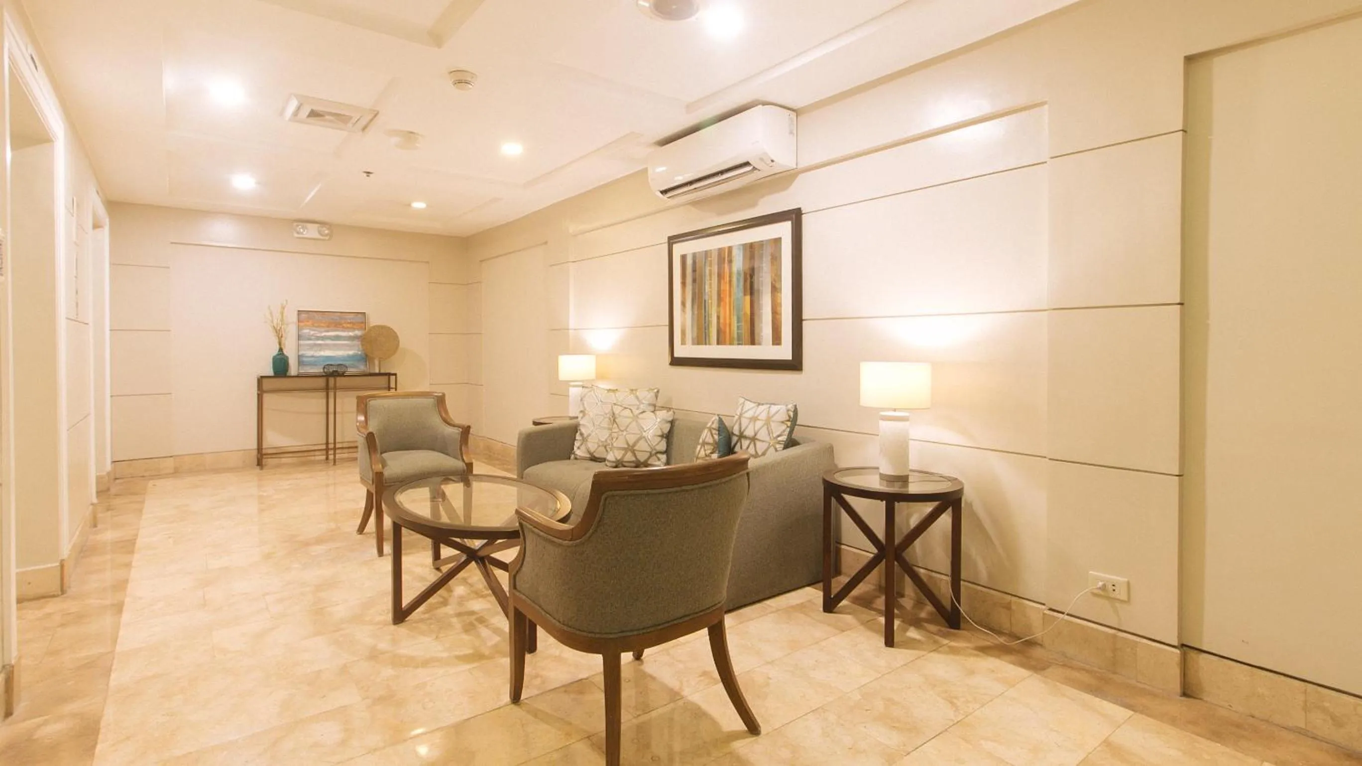 Lobby or reception in RedDoorz Premium at The Residences Olympia Makati